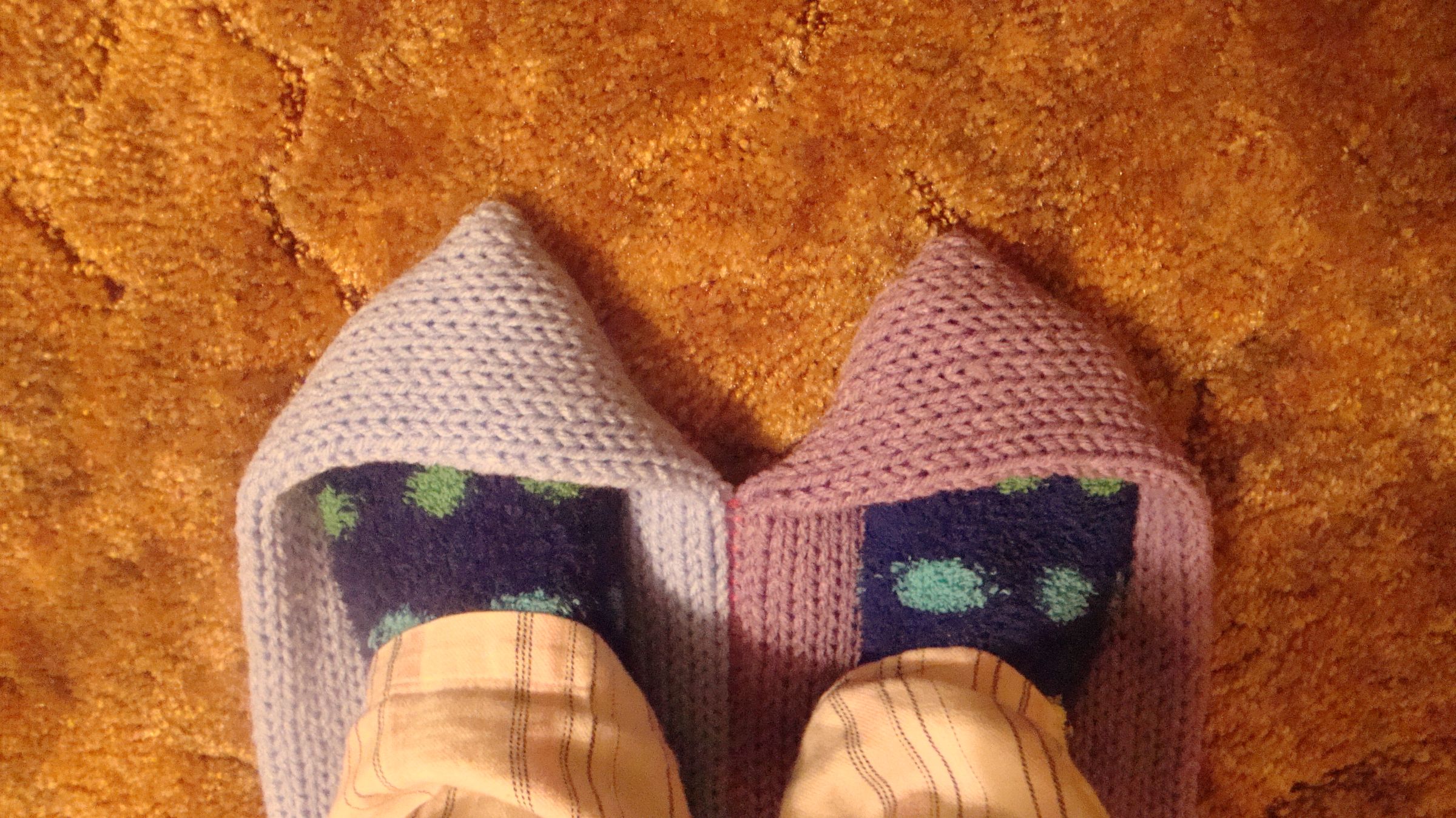 Easy Crafts With Knitted Rolls: Cozy Toes Rug