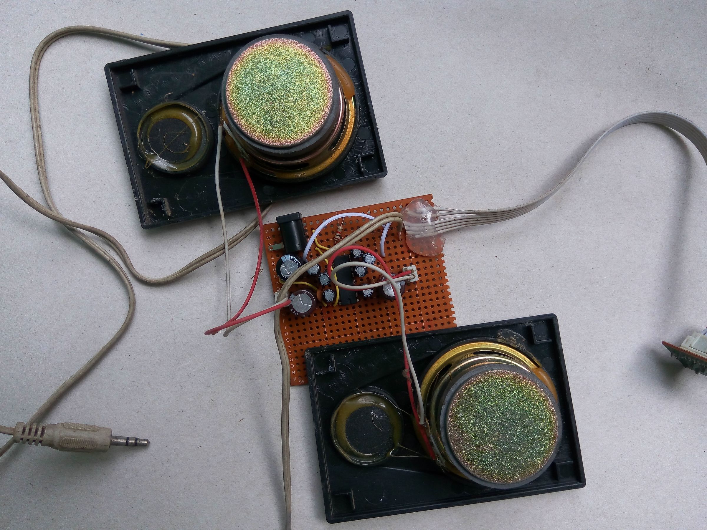 Desk Amplifier With Audio Visualization, Binary Clock & FM Receiver : 8 ...