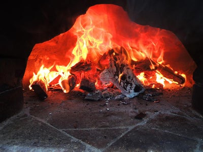 Cooking in a Wood Fired Oven 1 - Fire Control