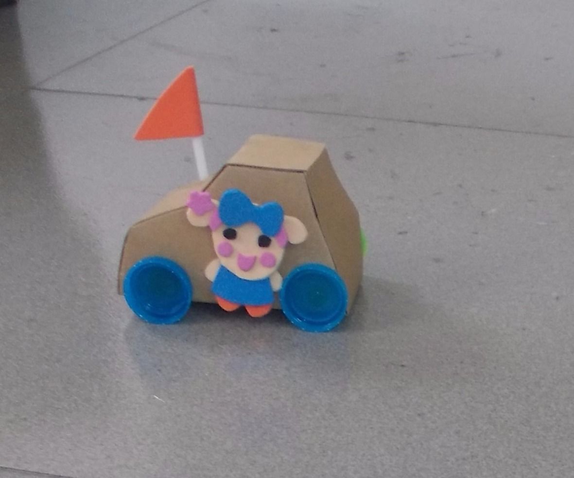 Miss La Sen Recycling Craft  Car