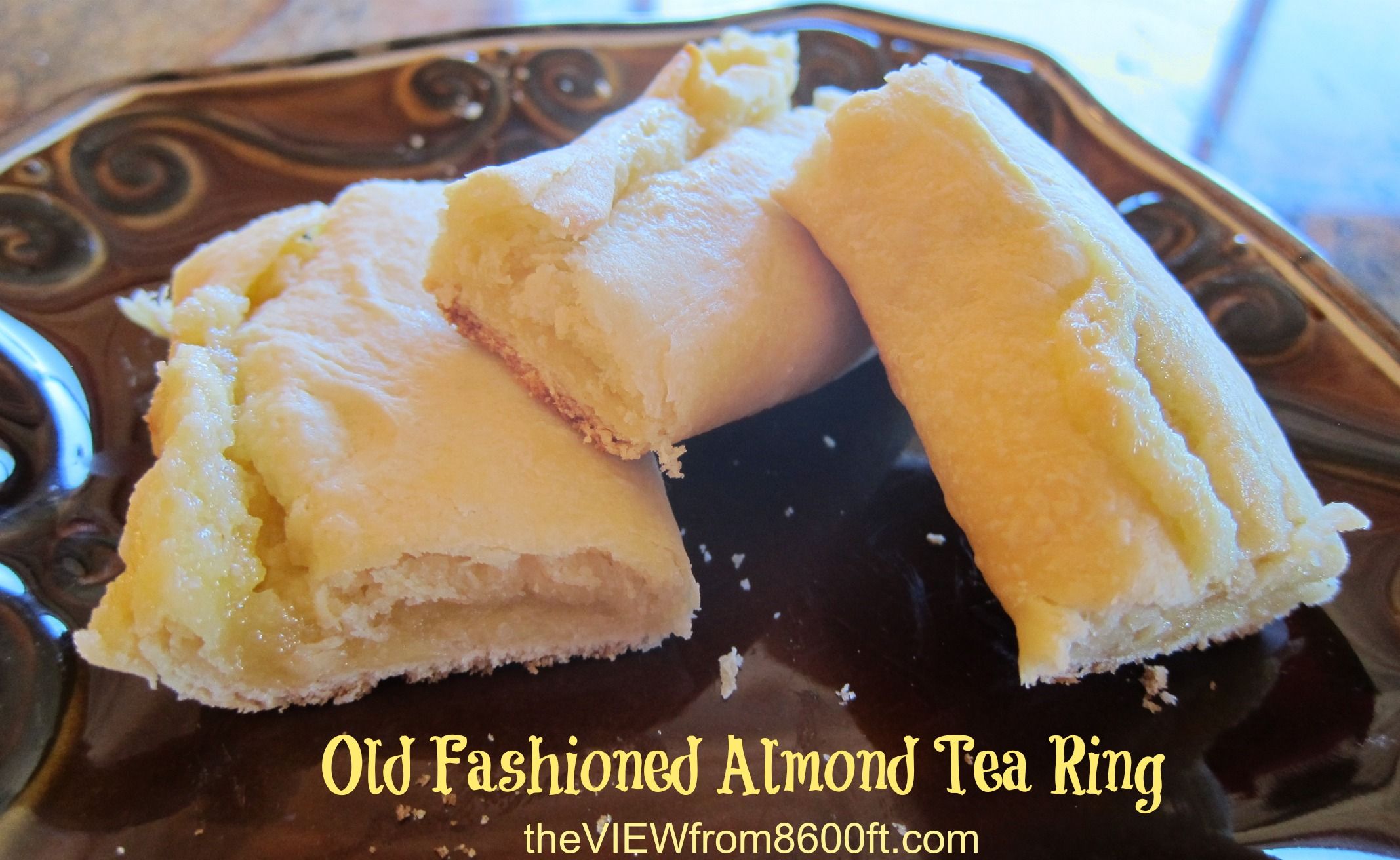 Old Fashioned Almond Tea Ring