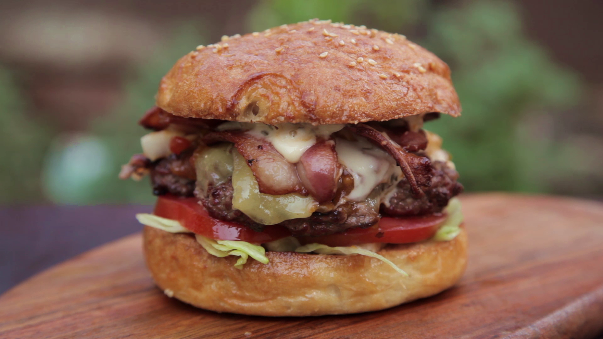How to Cook a Crispy Bacon and Cheese Burger 8 Steps (with Pictures