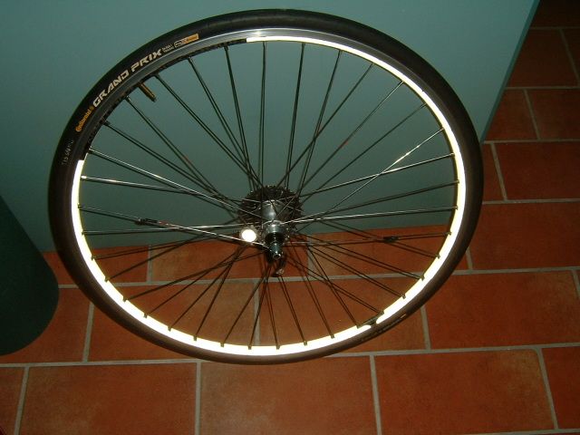 LED Lights on Bicyle Wheels for Night Visibility