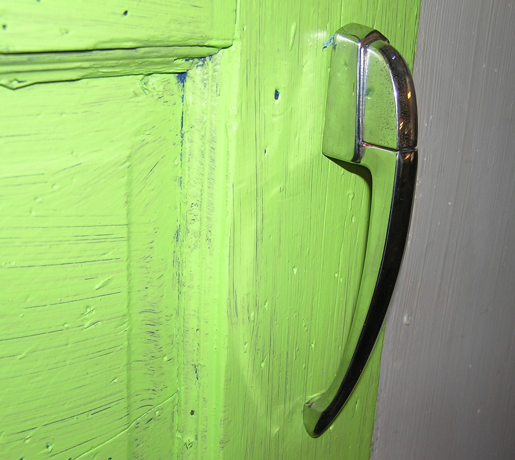 Install Vintage-car Chrome Door Handles in Your House