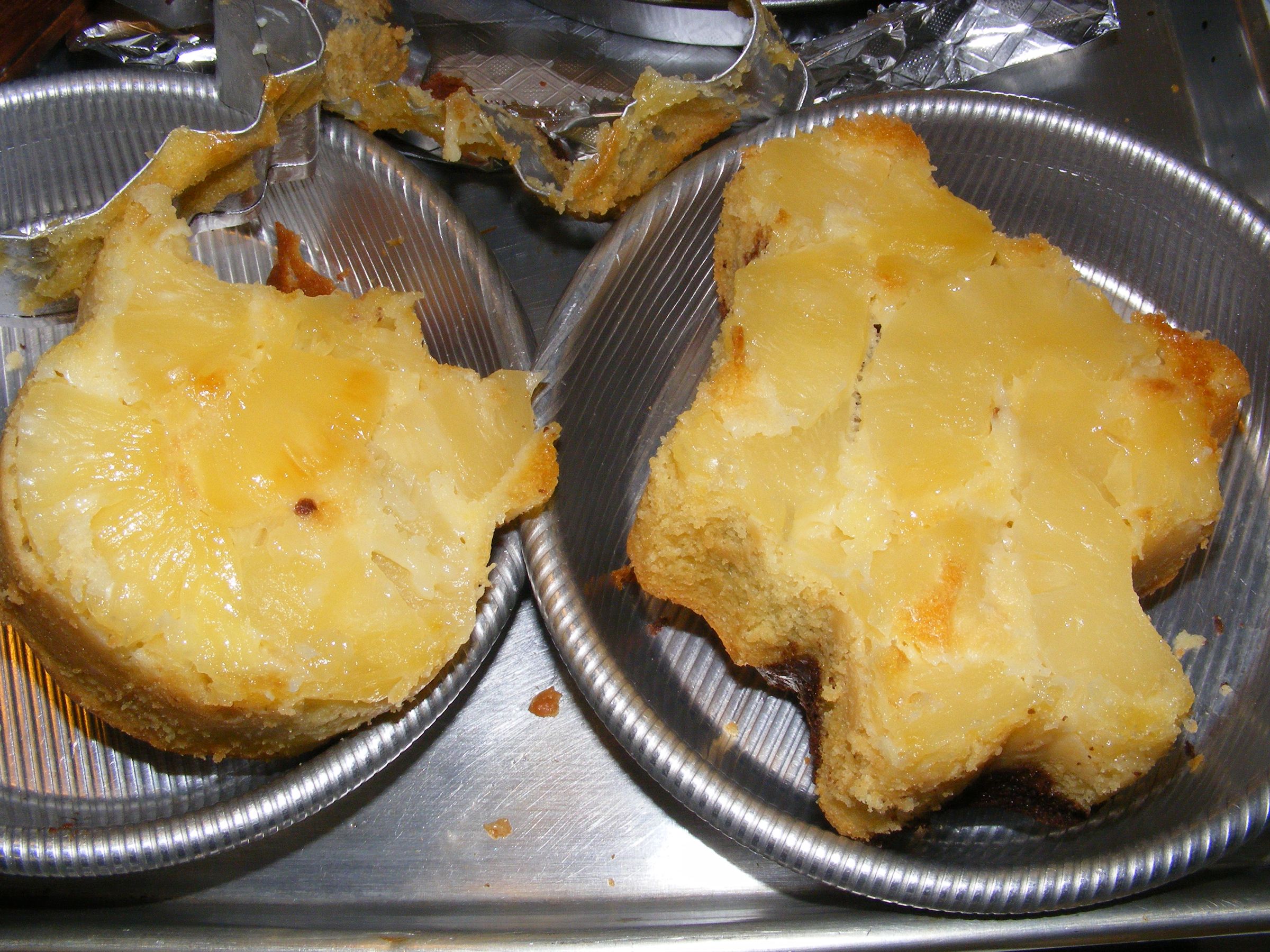 Upside-down Pineapple RoboCake