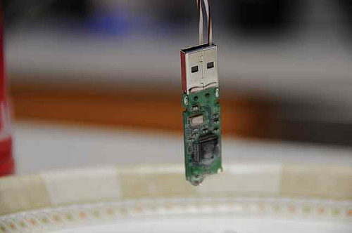 Make an Awesome Case-less Flash Drive, Did I Mention That It's Water Proof?