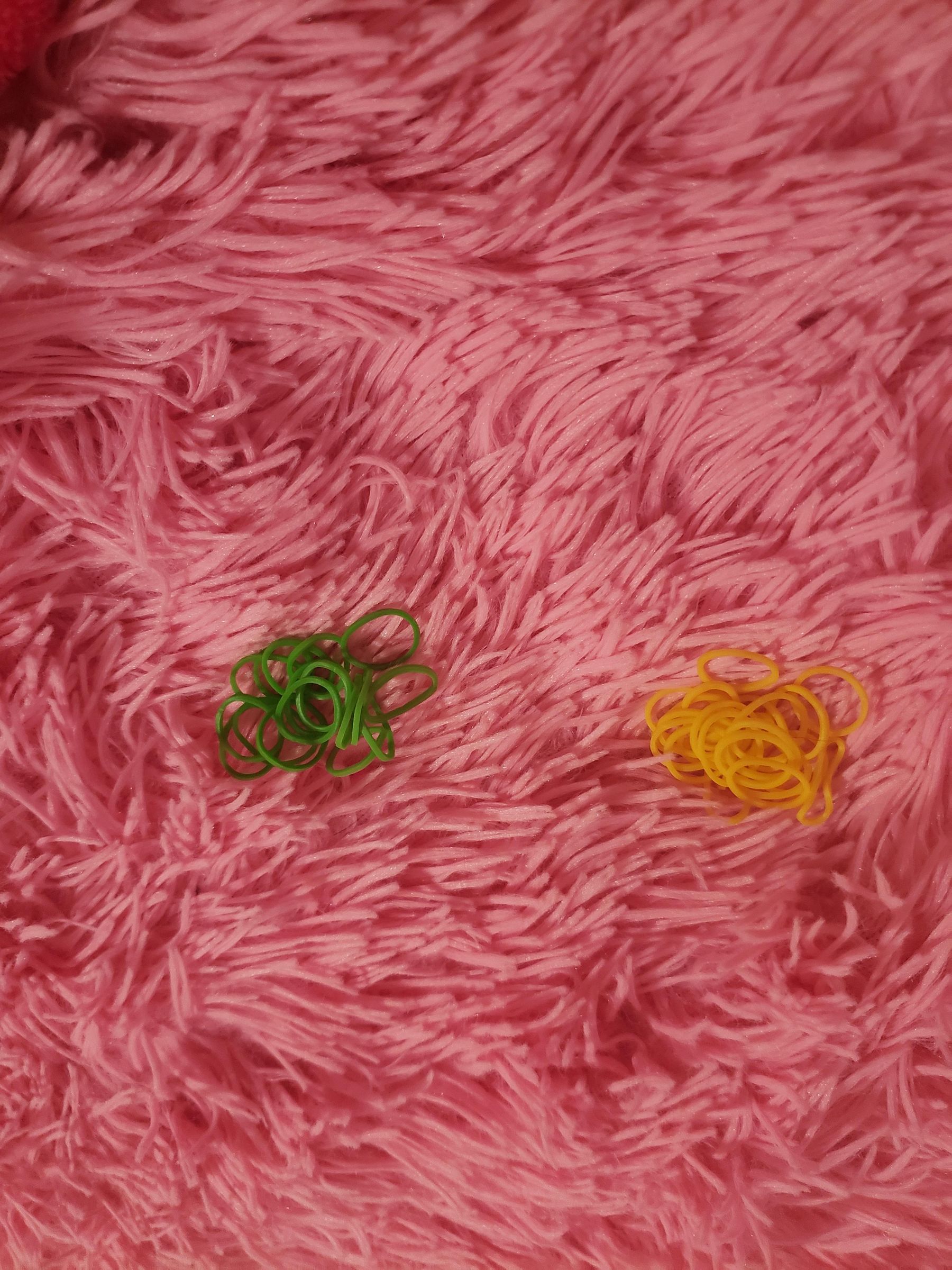 How to Make a Single Rubber Band Bracelet on Loom. 3 Steps