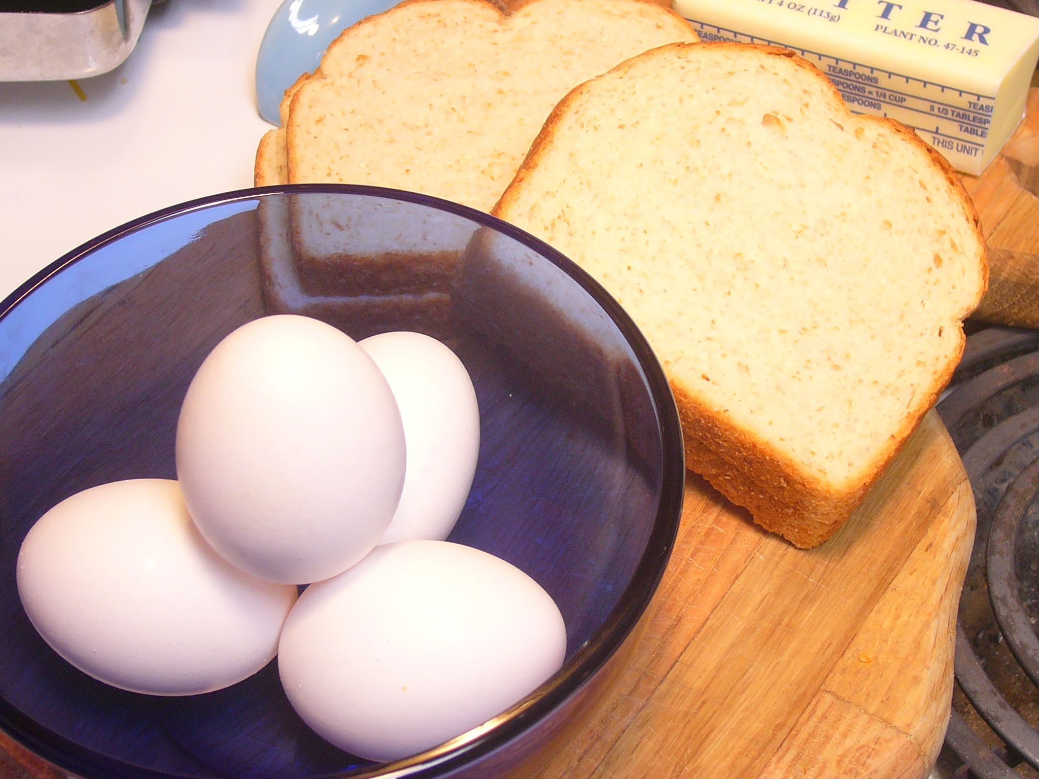 [Collegiate Meals] Pretner's Mom (Toad in the Hole? Egg in a Blanket? Egg in Toast?) 3 Steps