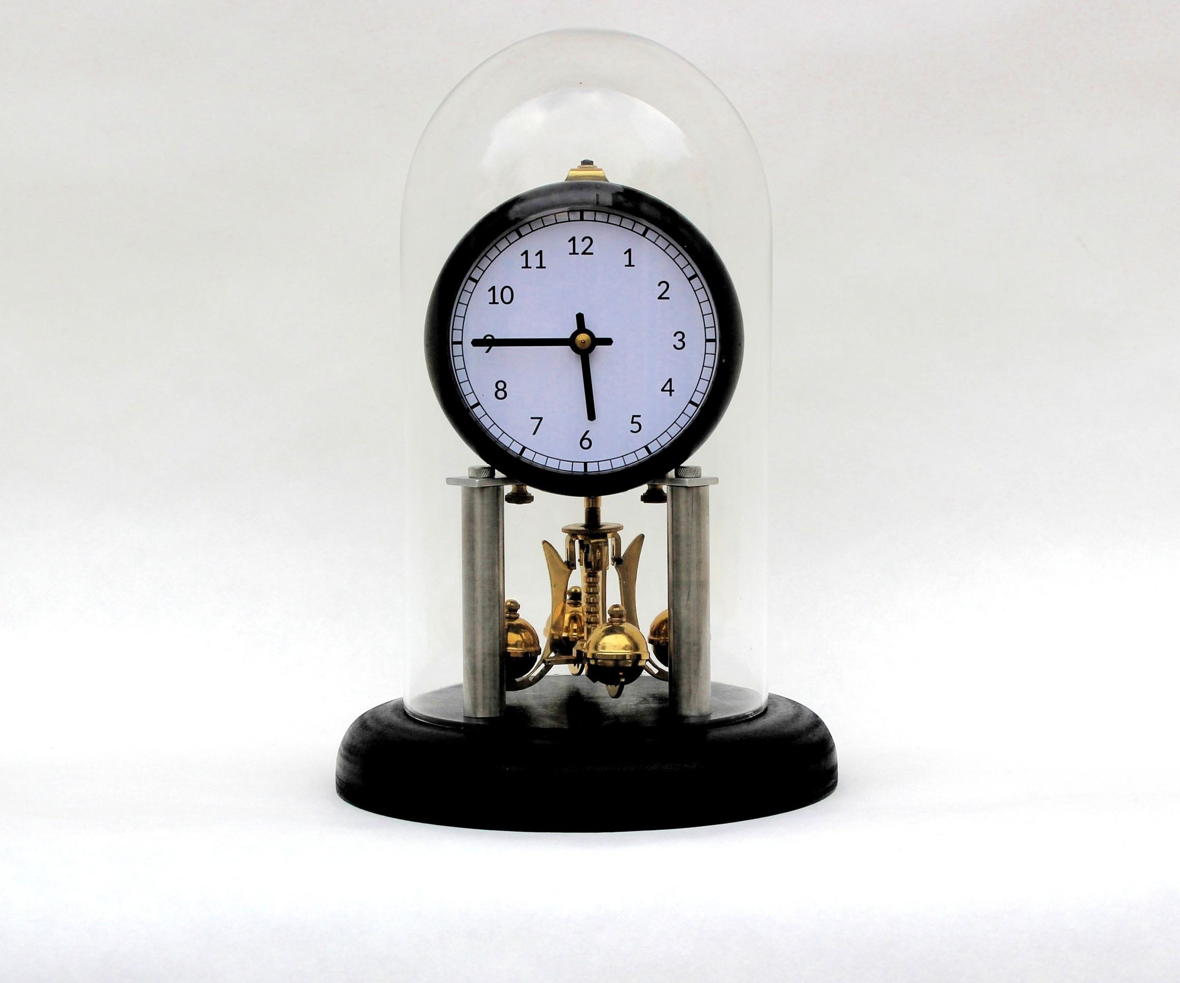 Anniversary Clock : Extreme Yet Simple Makeover
