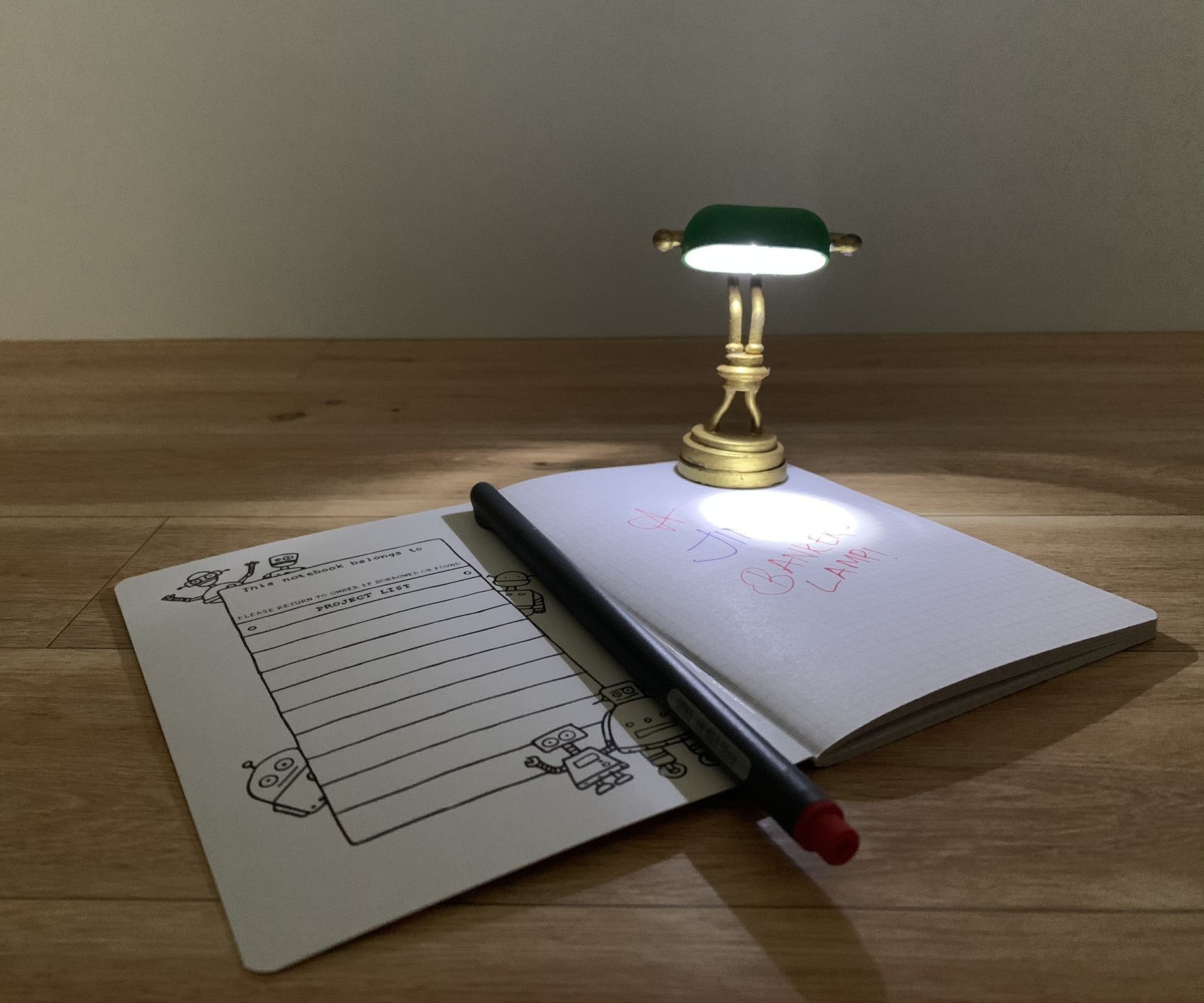 A TINY YET WORKING CLASSIC BANKER'S LAMP