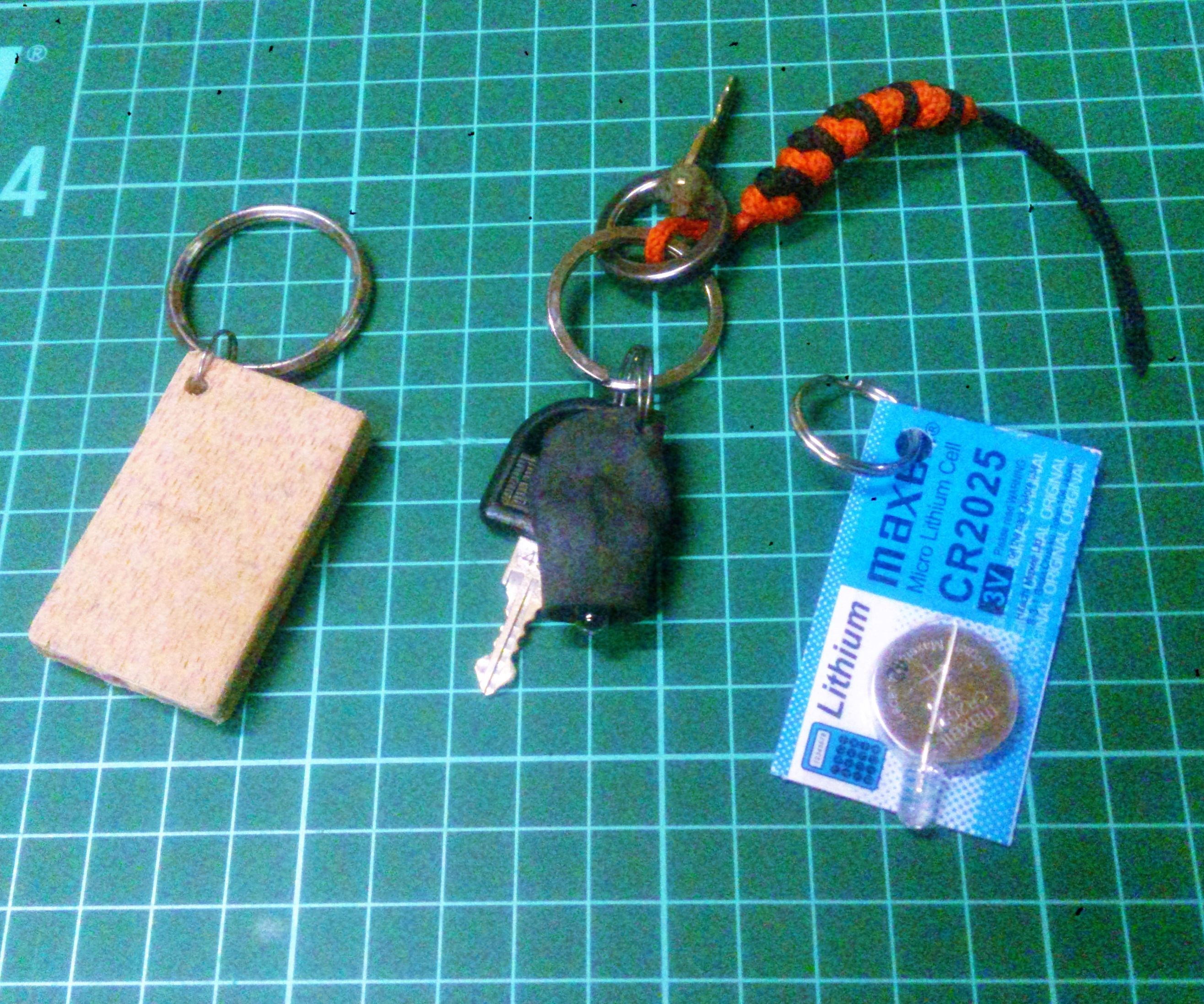 Keychain Thumb-size Flashlight : Easy - Medium - Hard