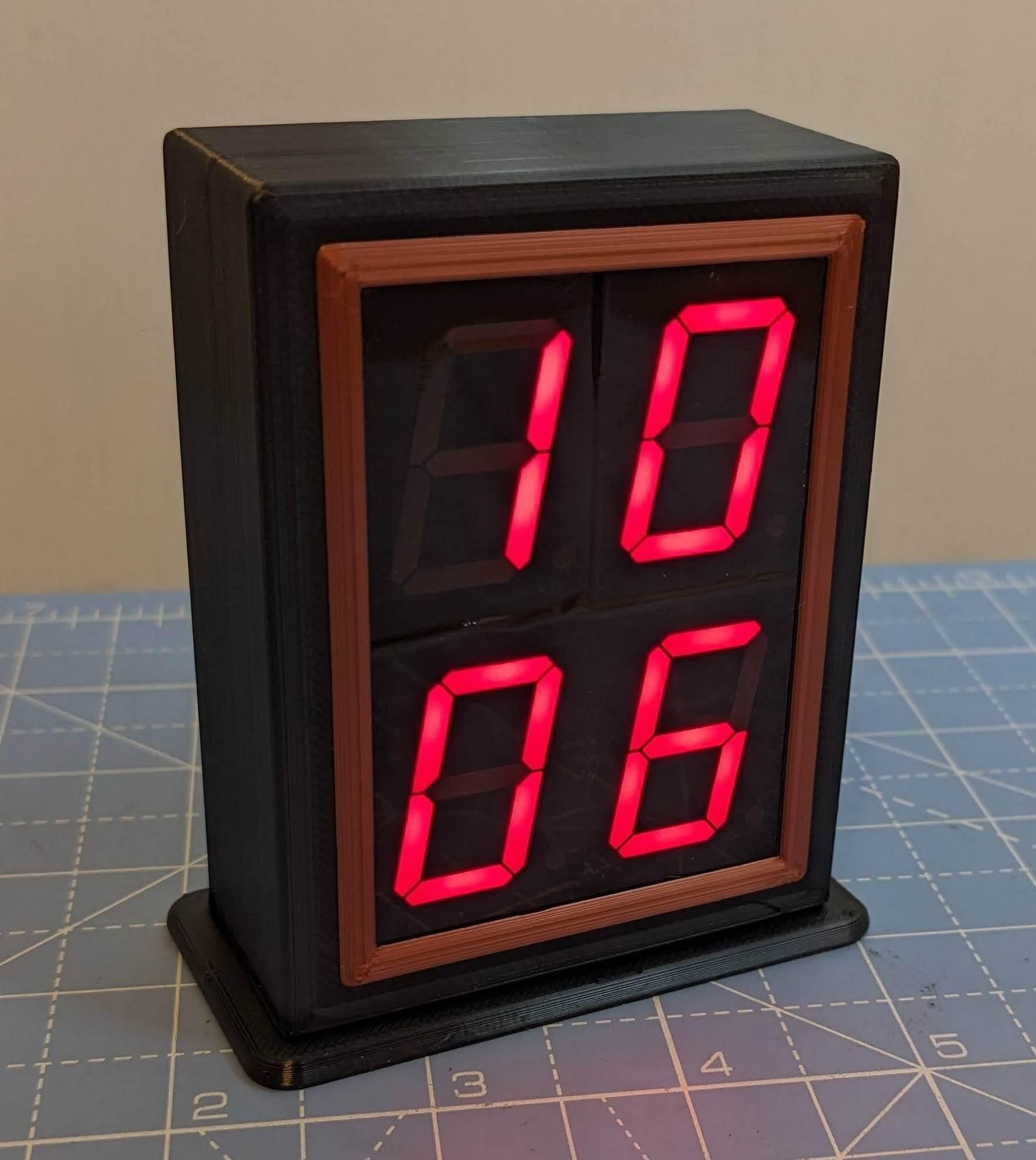 Vertical Desk Clock "Vertichron"