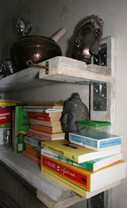 Pallet Wood Basic Bookshelf