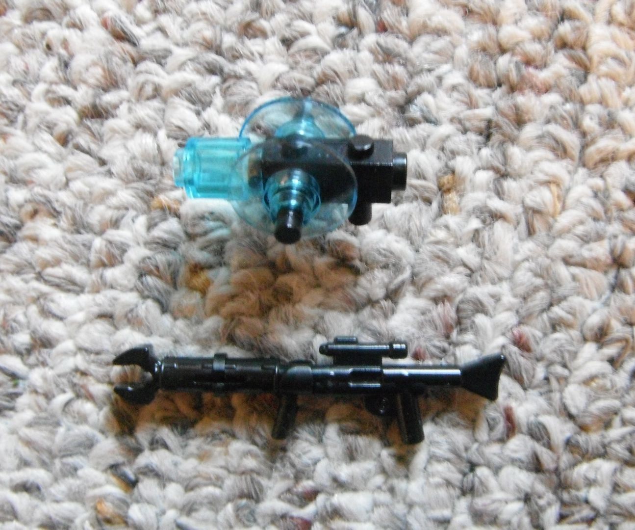 How to Make a Super Easy Lego Minifig Sonic Shotgun+Claw Rifle