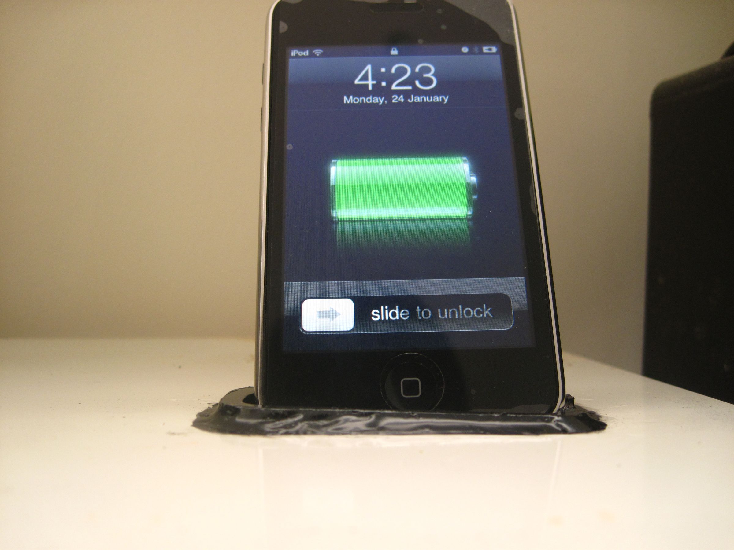 My IPhone Desk Charger (iDesk)