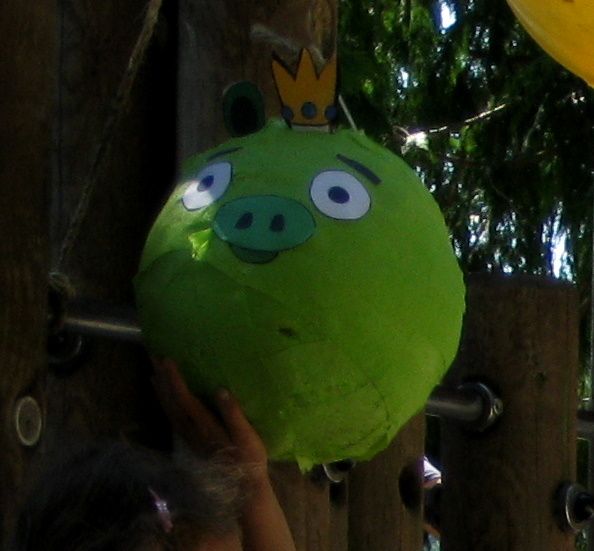 Easy Angry Birds "Pig" Pinata