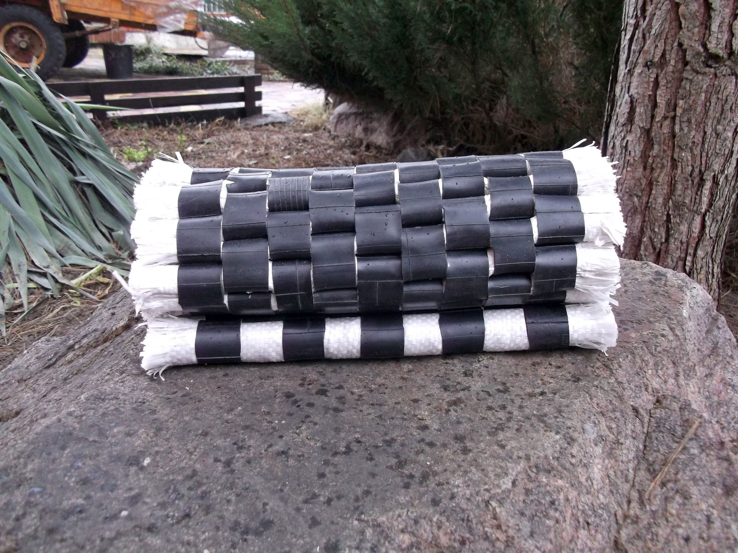 Inner Tubes + Plastic Bags Woven Rug #2 : 13 Steps - Instructables
