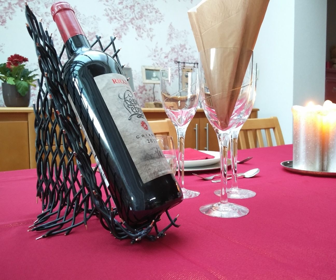 Flatpack red wine bottle holder