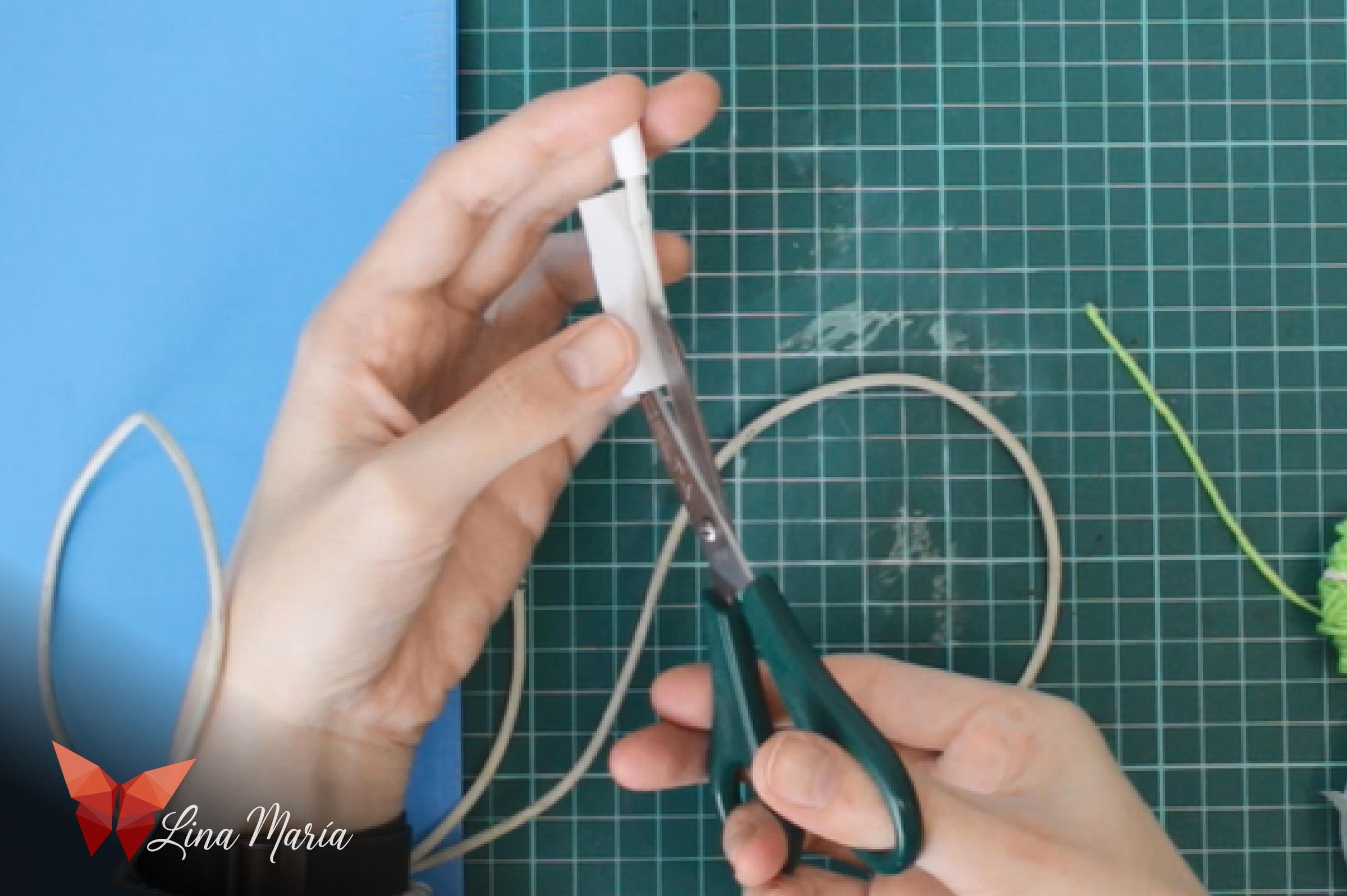 how to tie a charger cord