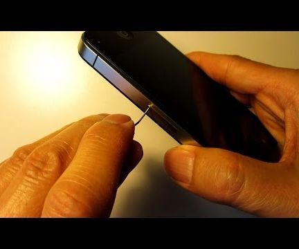 IPhone 4S Insert / Remove a SIM Card