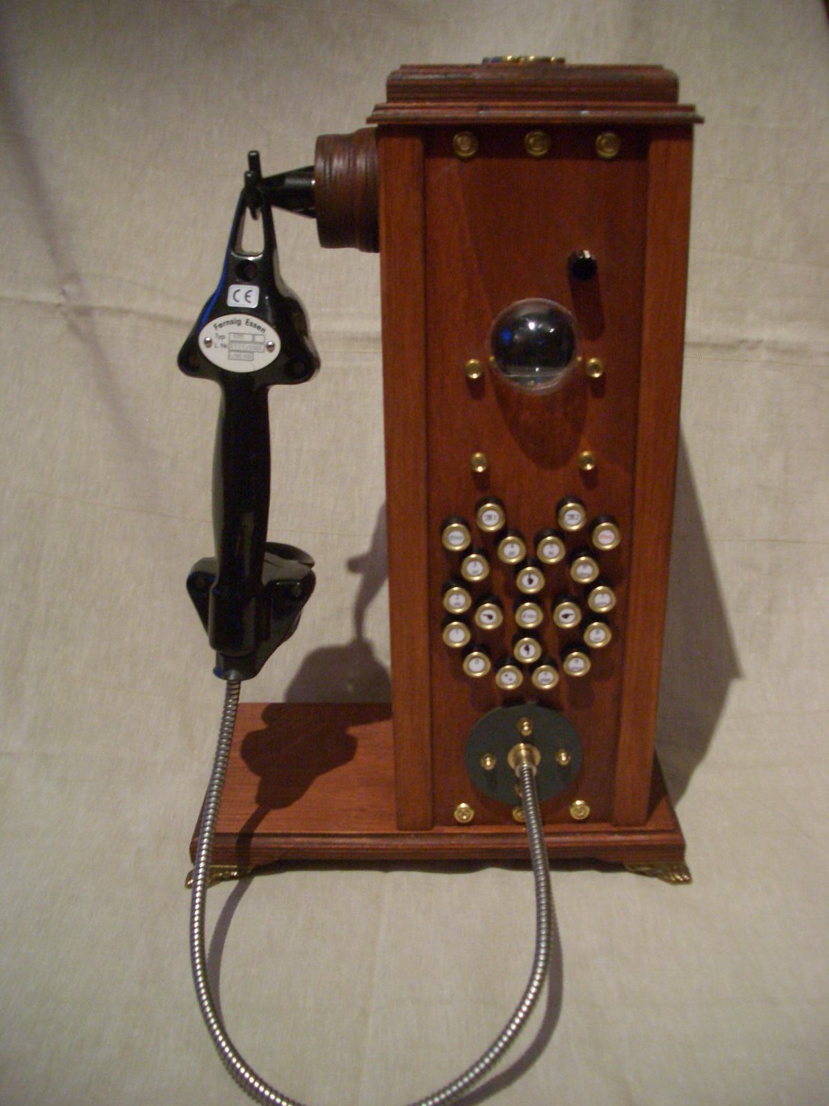 Converting an Old Mobile Into a Steampunk Deskphone