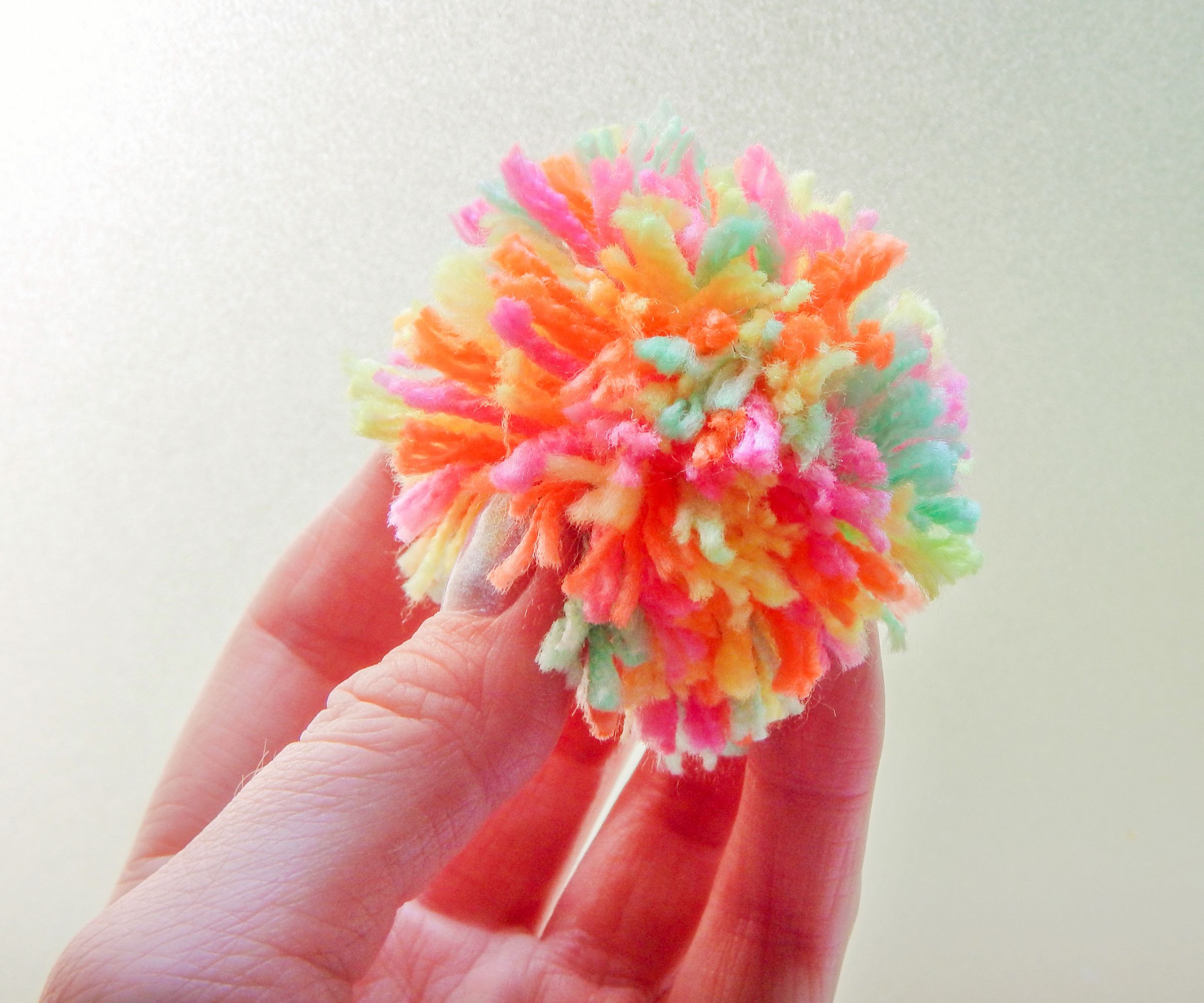 How to Make a Pom Pom With Your Hand