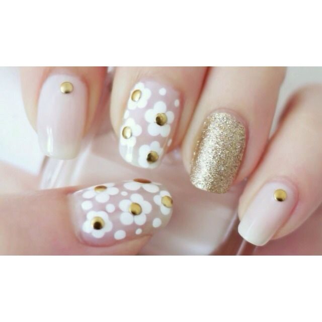 Daisy Nail Art
