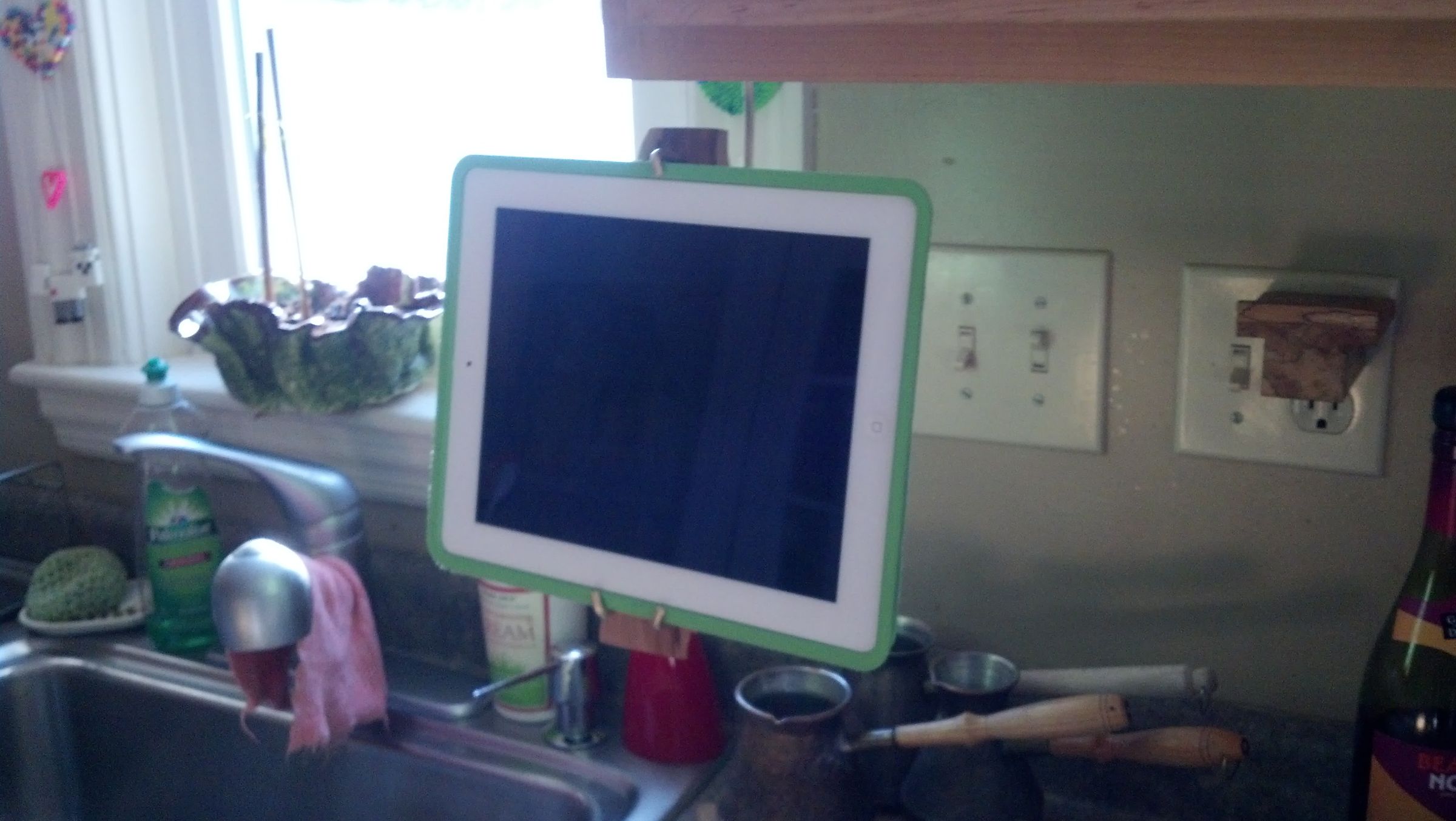 IPAD Under Holder 4 Steps Instructables