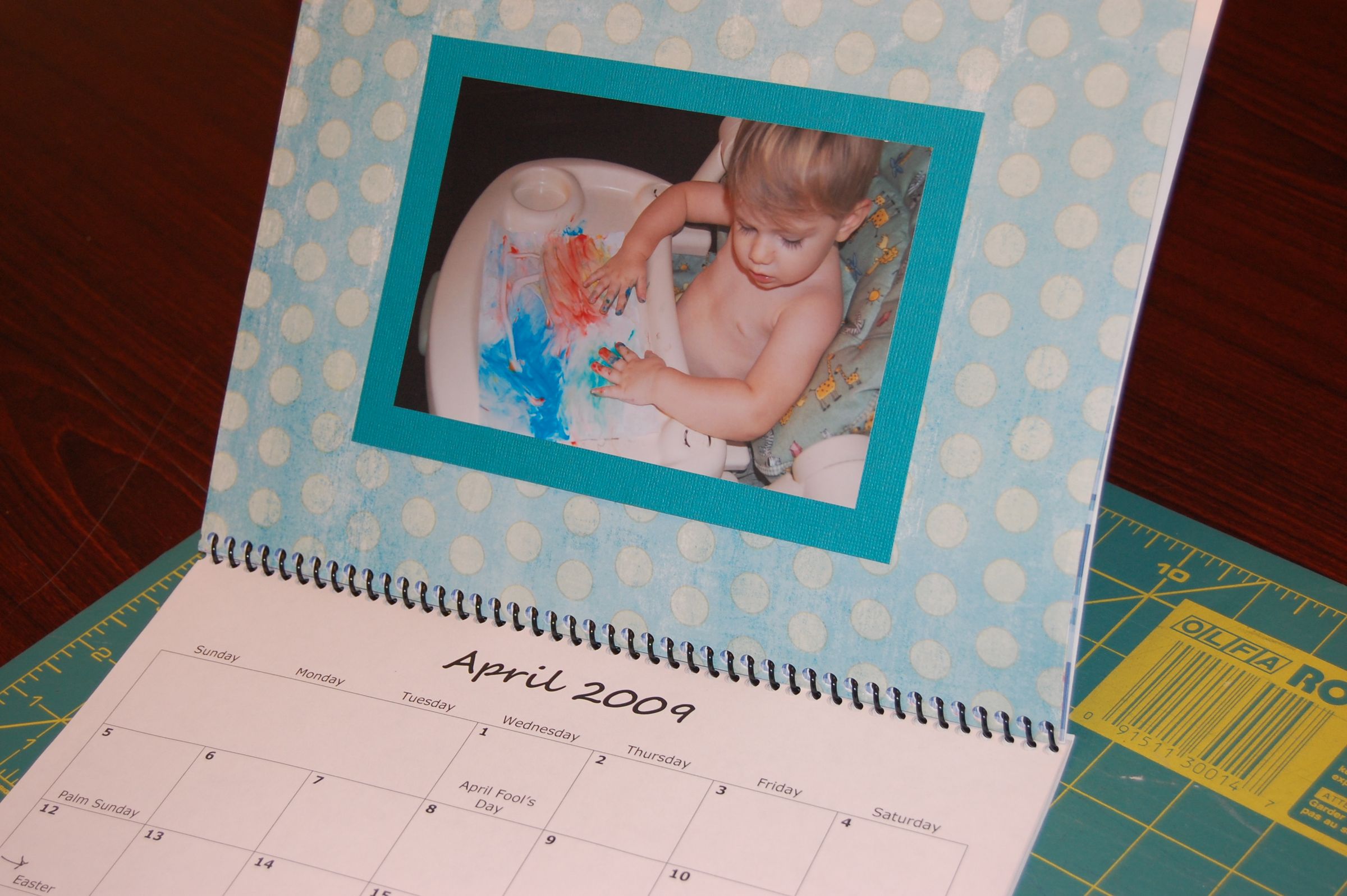 How to Make a Grandparents' Calendar &amp; Scrapbook (even If You Don't Know How to Scrapbook)