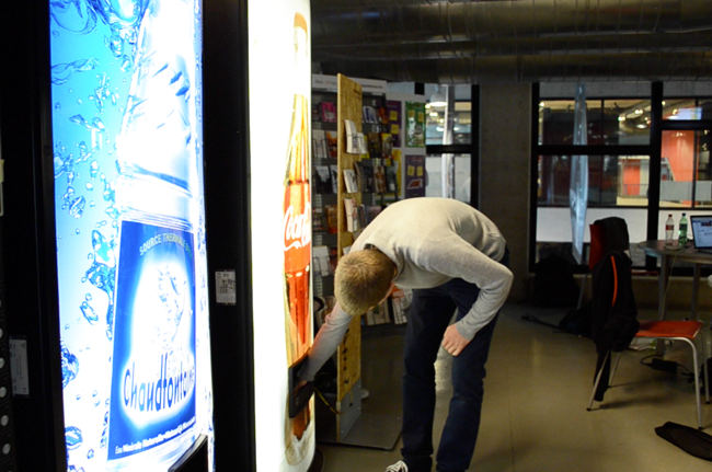 Sound-producing vending machine