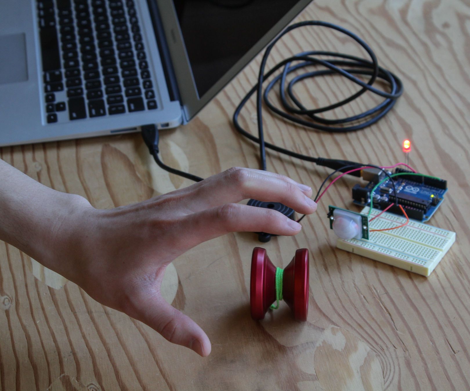 Motion Detecting Alarm Using Pir Sensor