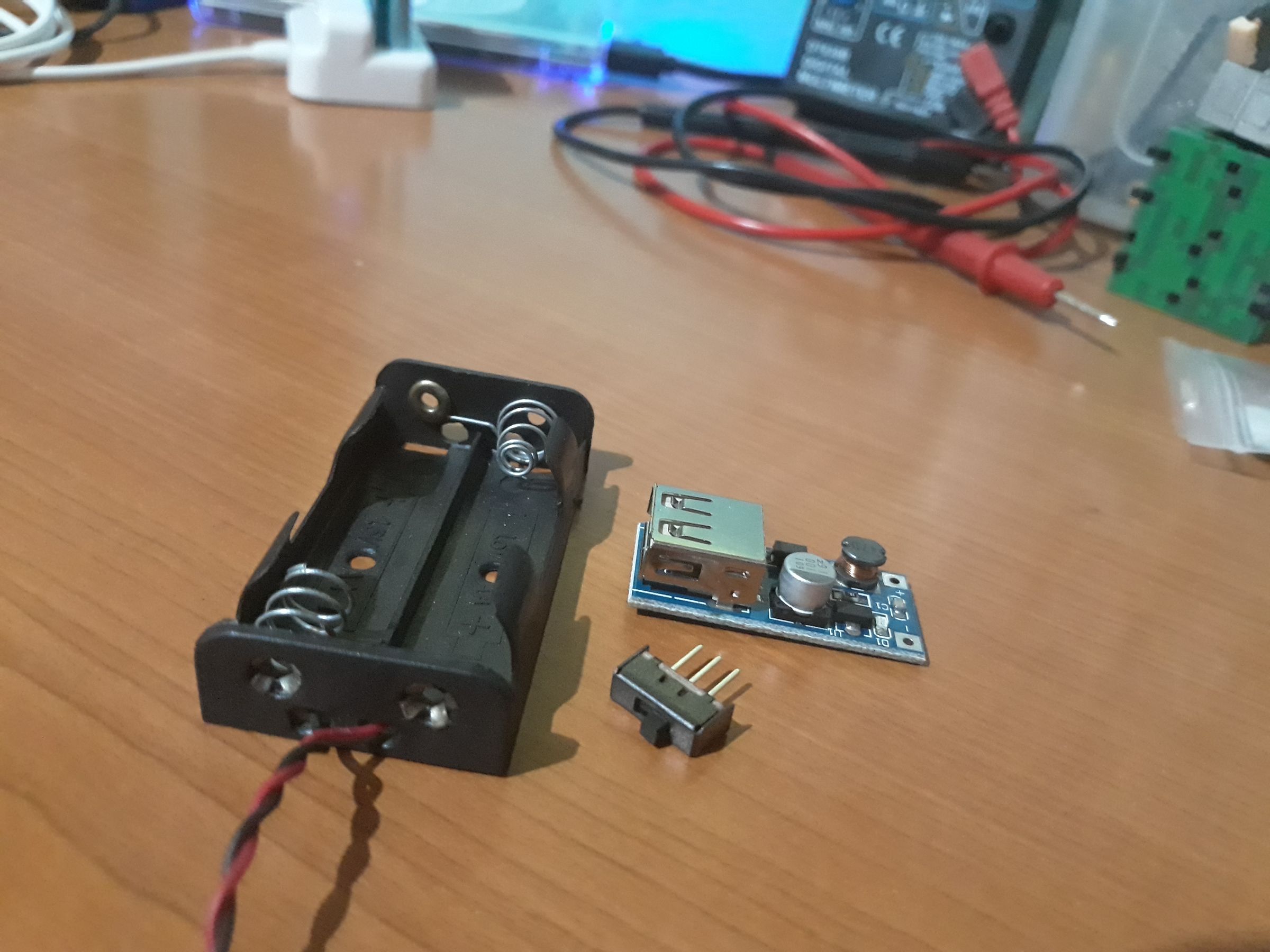 Make a Portable Charger With Old Batteries! 6 Steps (with Pictures