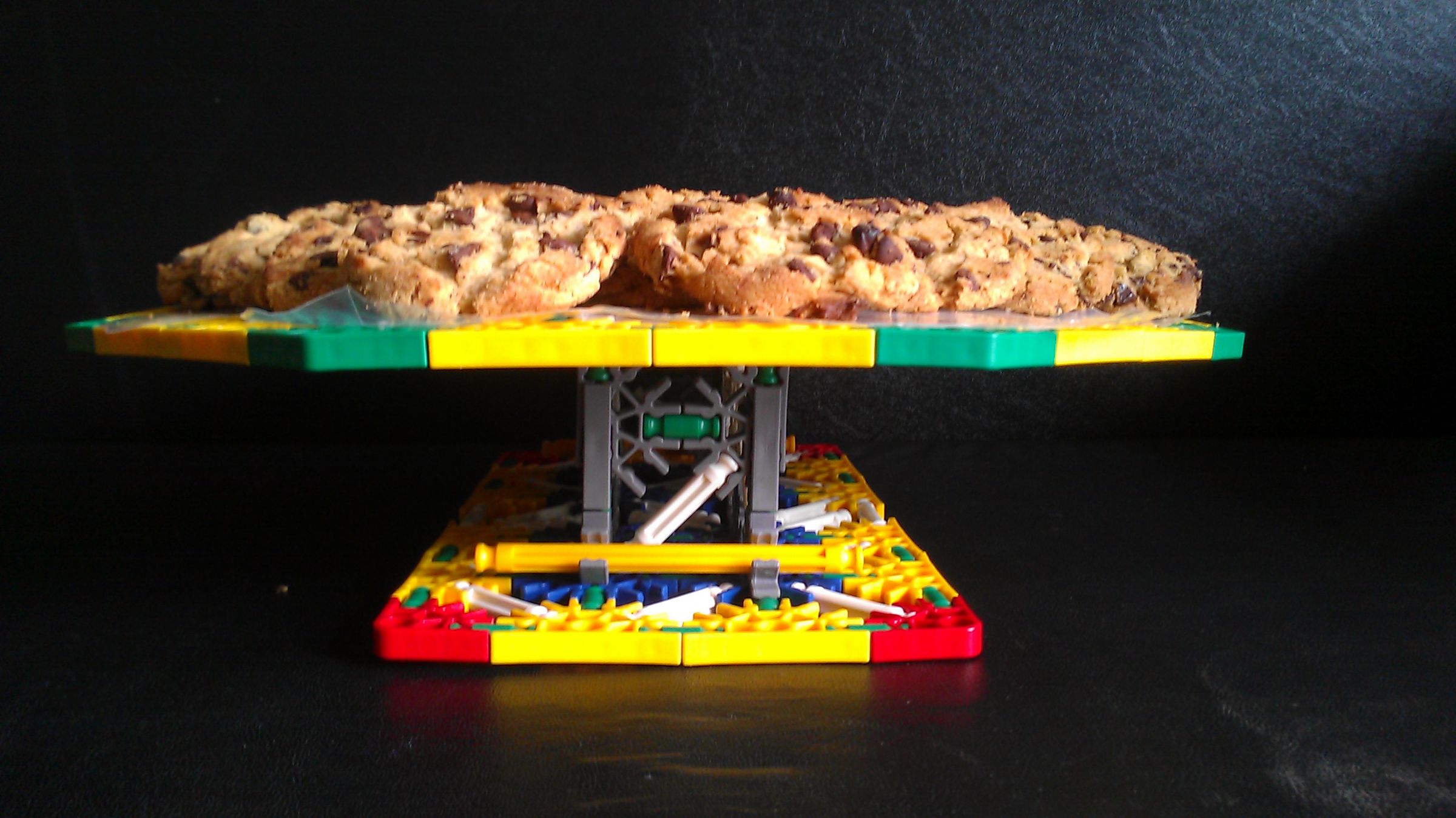 Make a Dessert Stand Out of K'nex!!! 27 Steps (with Pictures