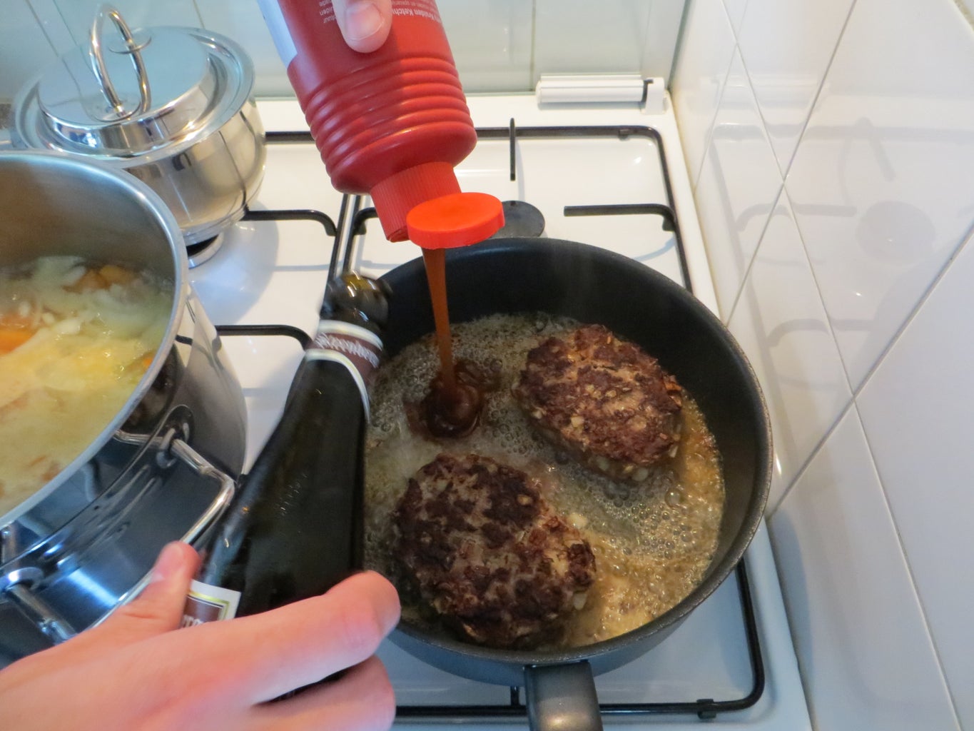 Meatballs in Beer-curryketchup Sauce