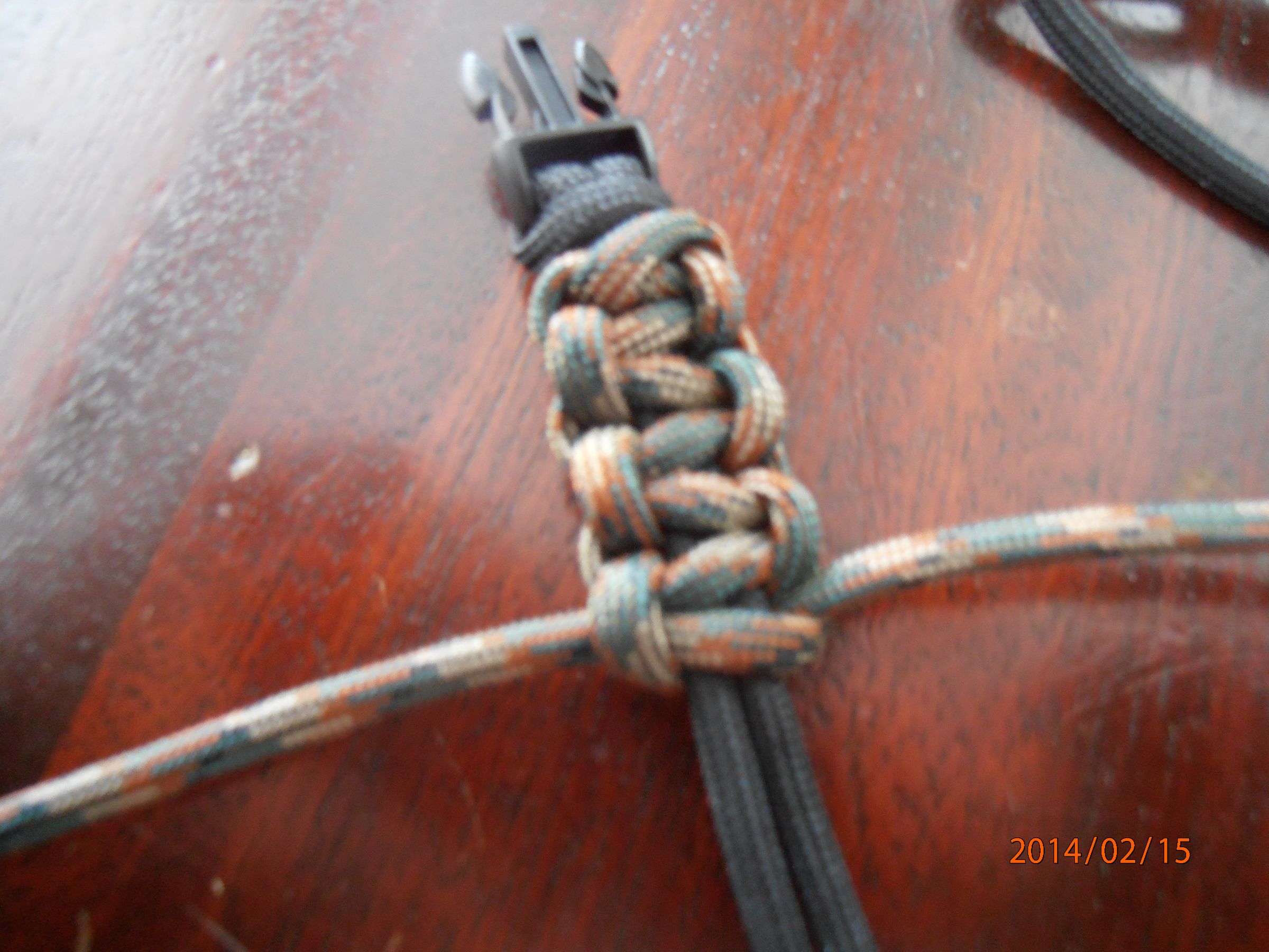 Two Color Paracord Bracelet 6 Steps Instructables