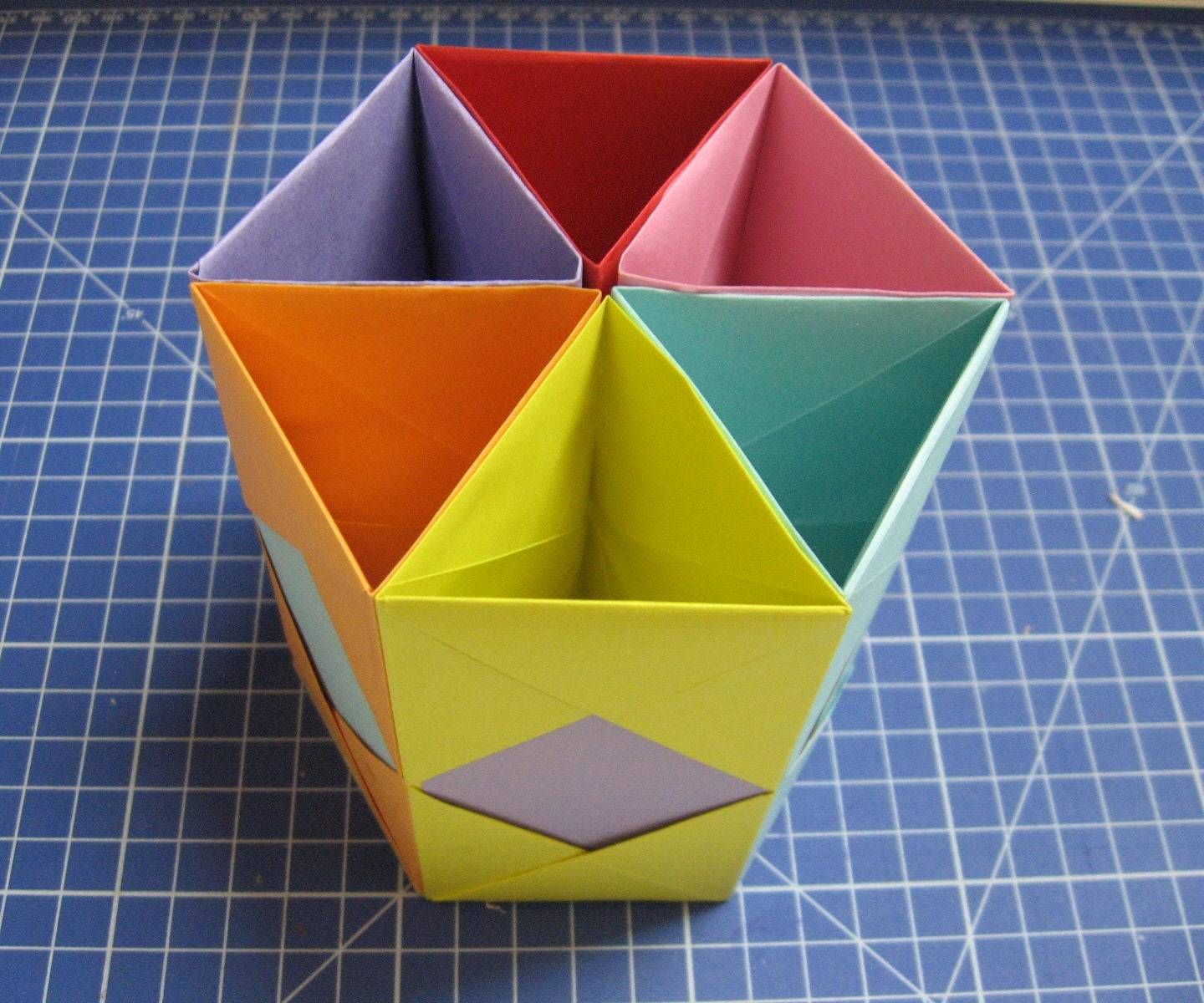 Colourful Hexagonal Pen Holder From Paper 7 Steps (with Pictures