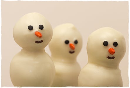 How to Make Snowman Christmas Cake Pops: Step 3