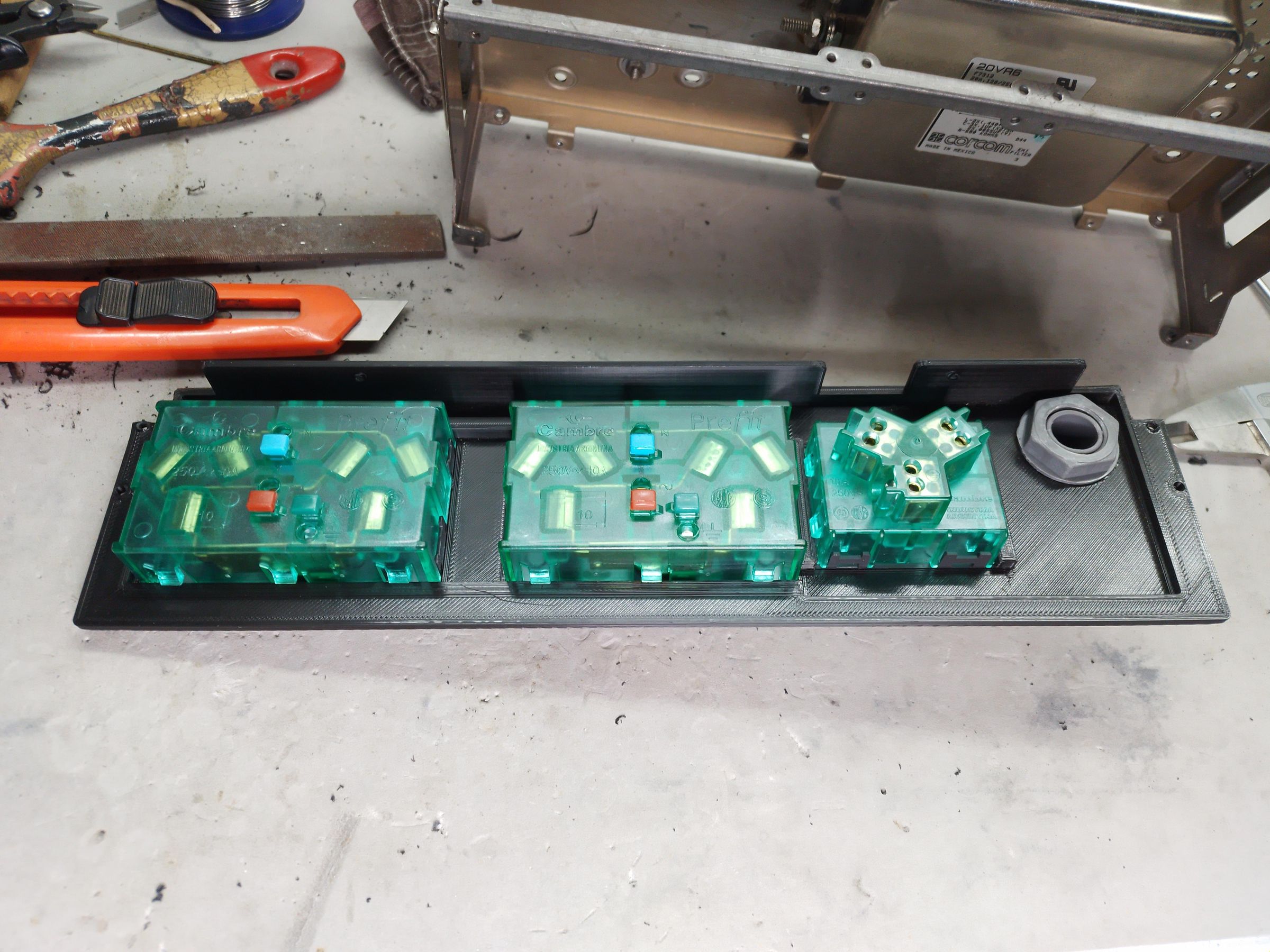 DIY Power Conditioner for Audio Built From an Old Cable Box 6 Steps