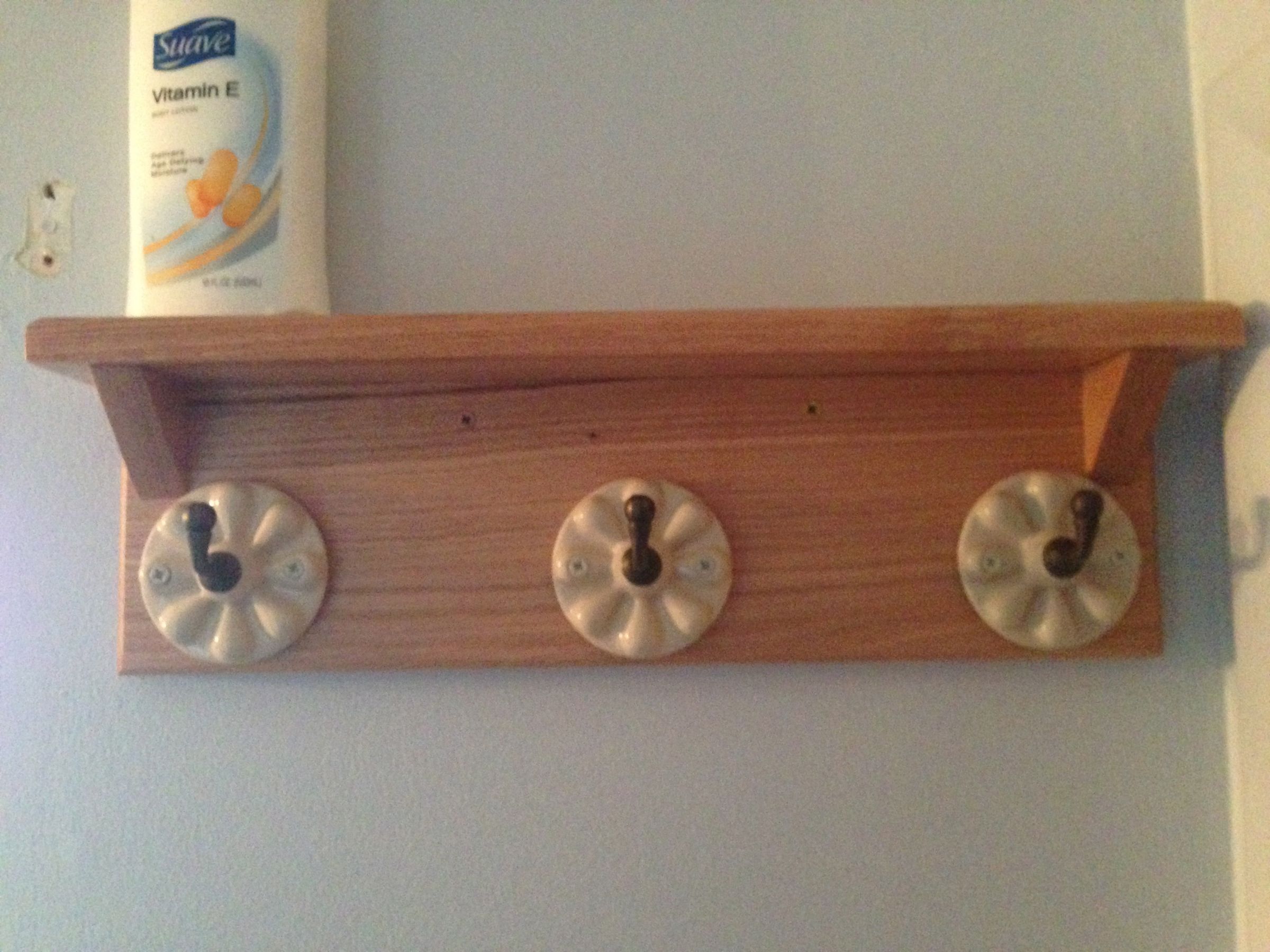 Small Bathroom Shelf With Hooks.
