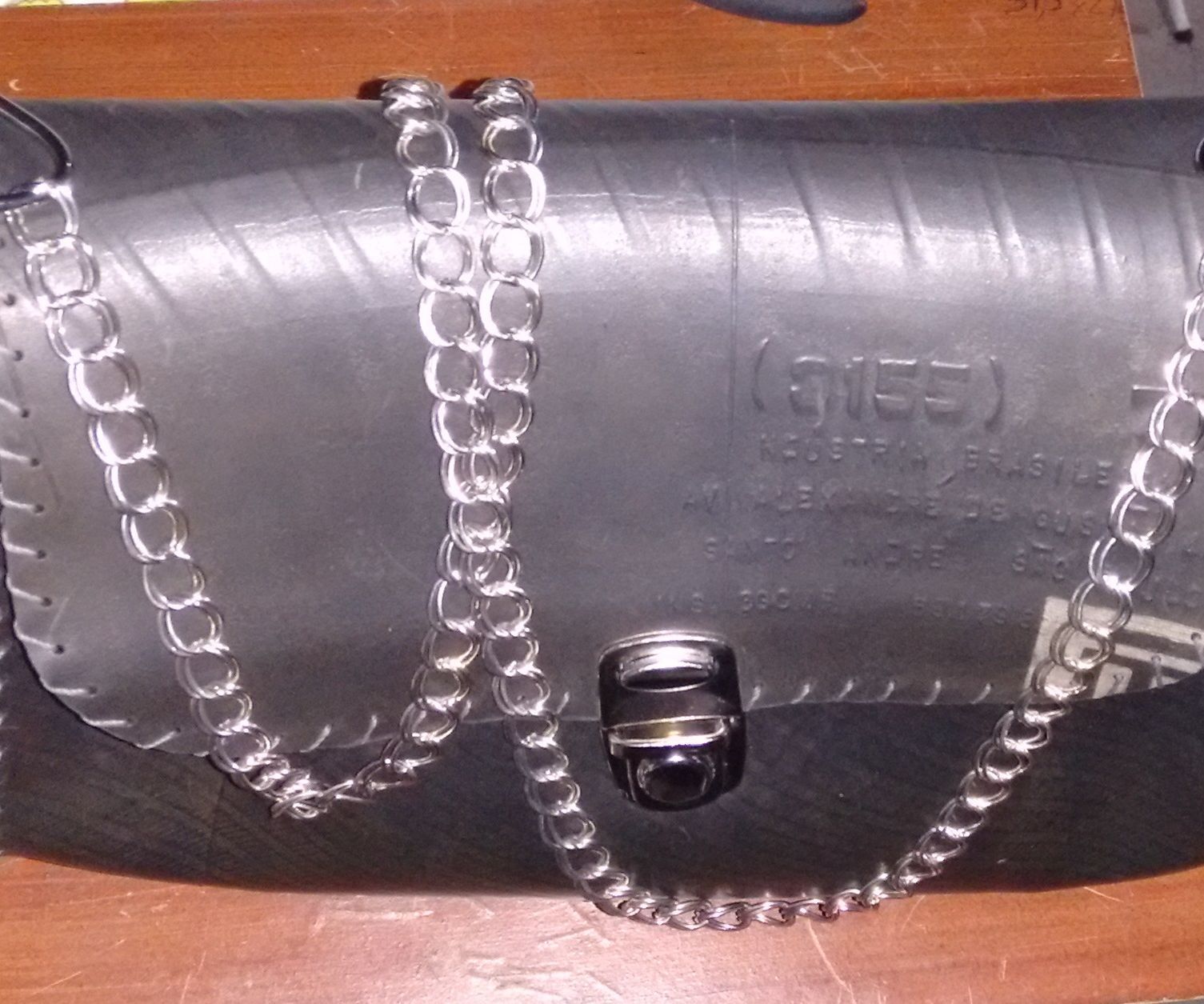 From Truck Tires to Life-lasting Bags / De Cámaras De Camión a Bolsos Eternos!