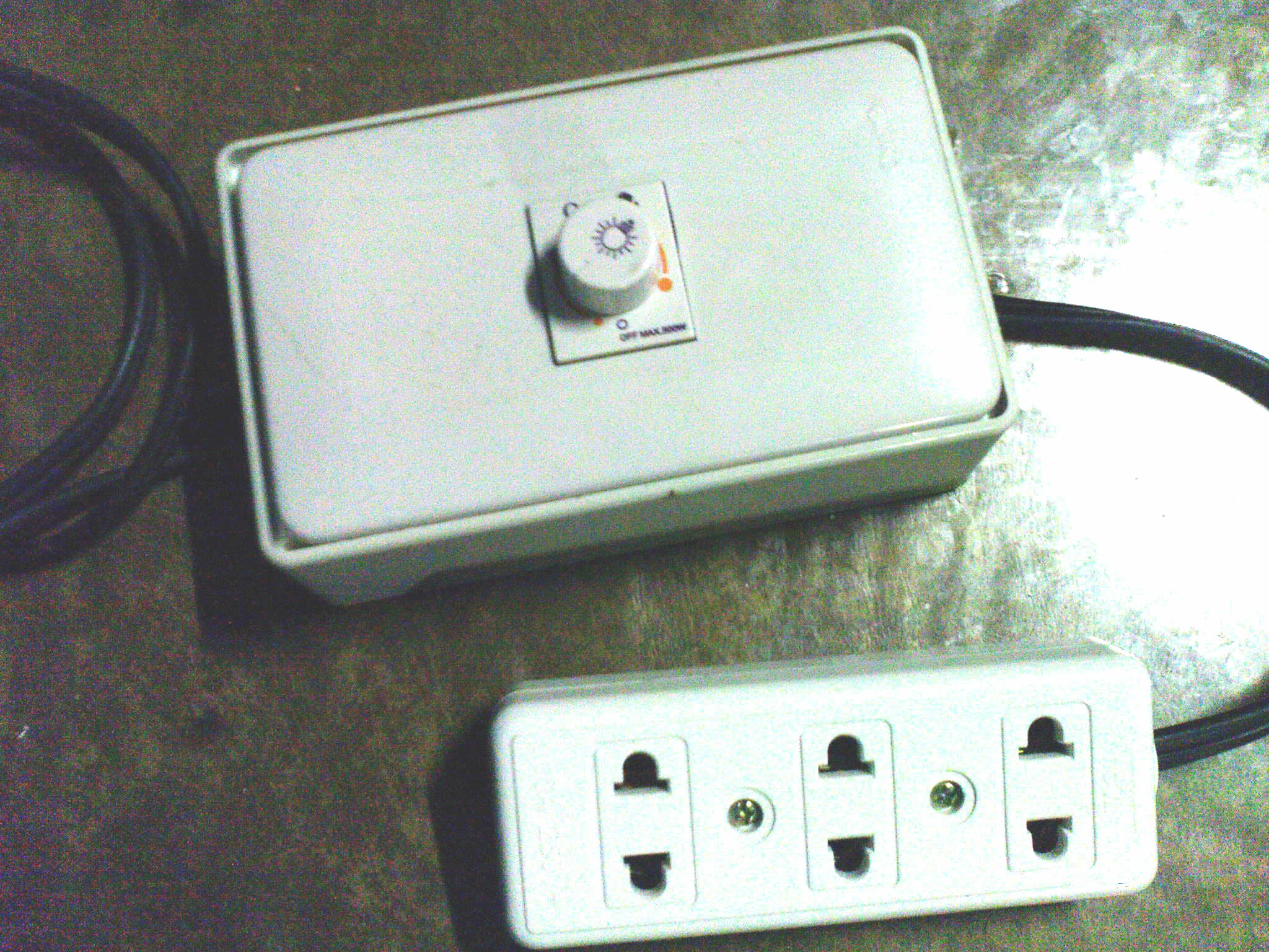 Recycling Your Old Dimmer Switch As a Variable Temperature Control for