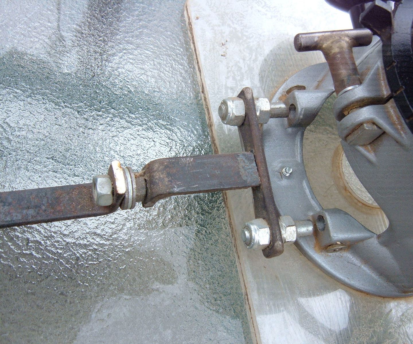 DIY Simple Router Circle Cutting Guide