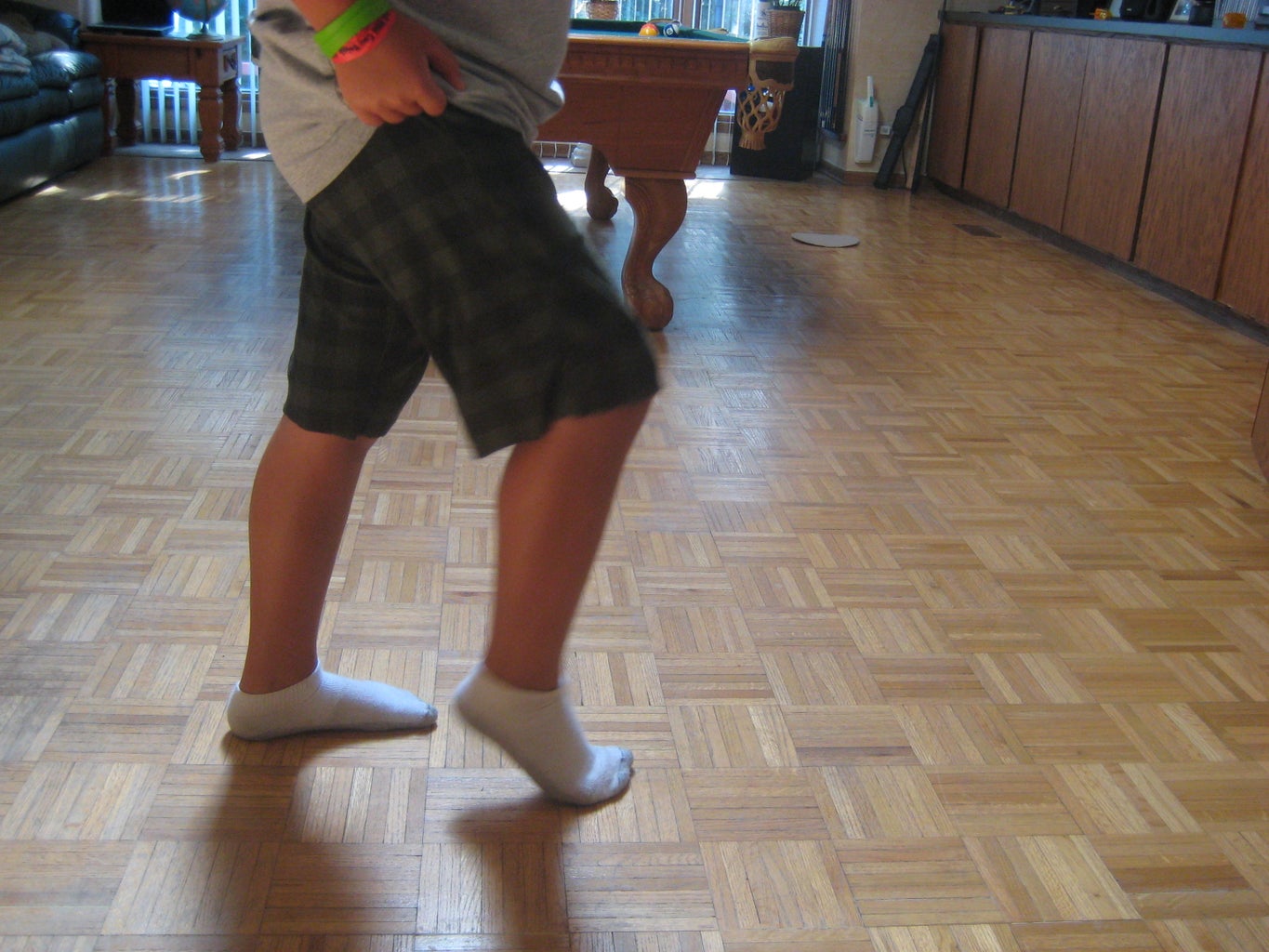 How to Moonwalk : 4 Steps - Instructables
