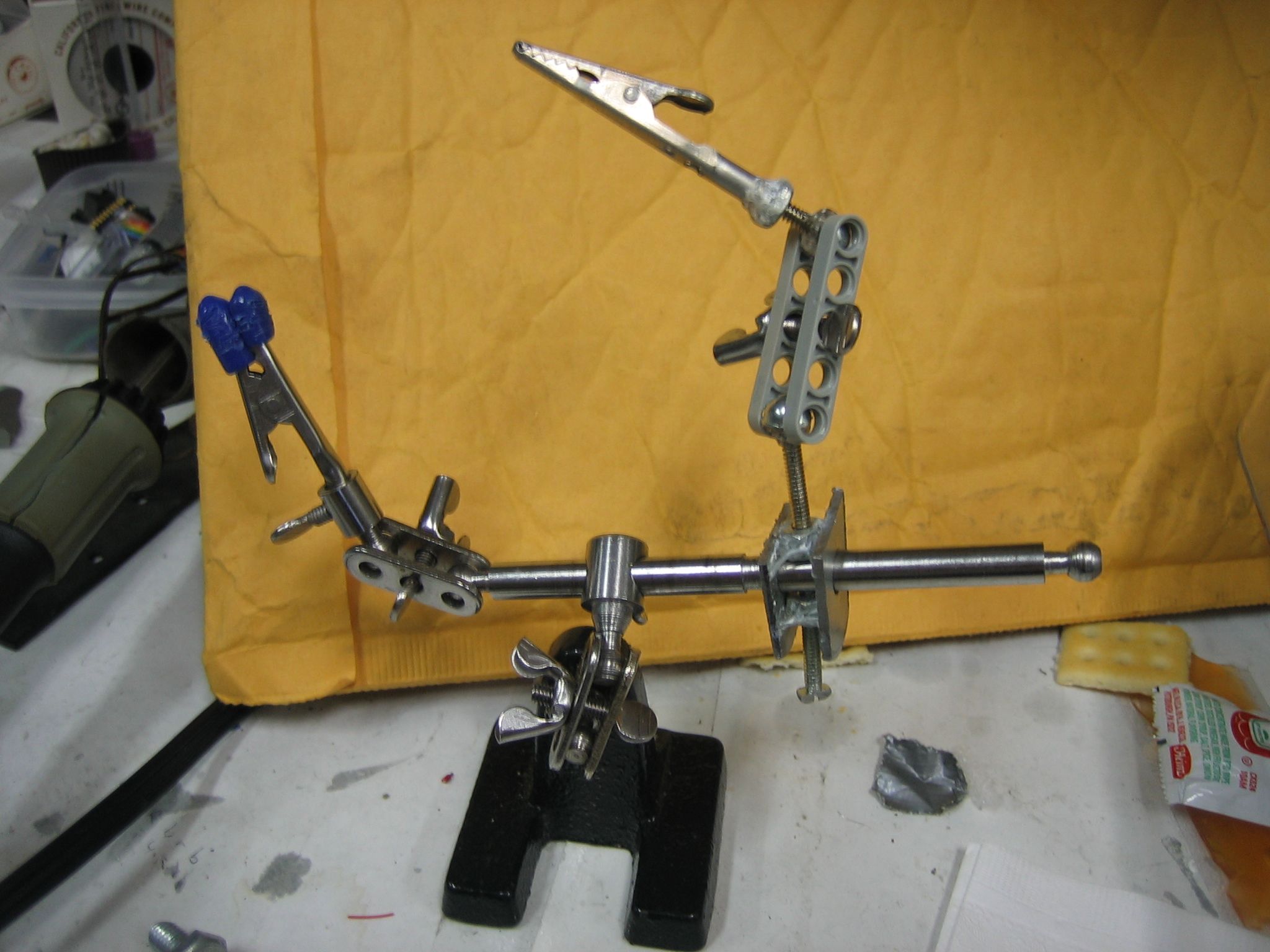 Make a 3 Degree of Freedom 'hand' to Help With Soldering / Gluing Work