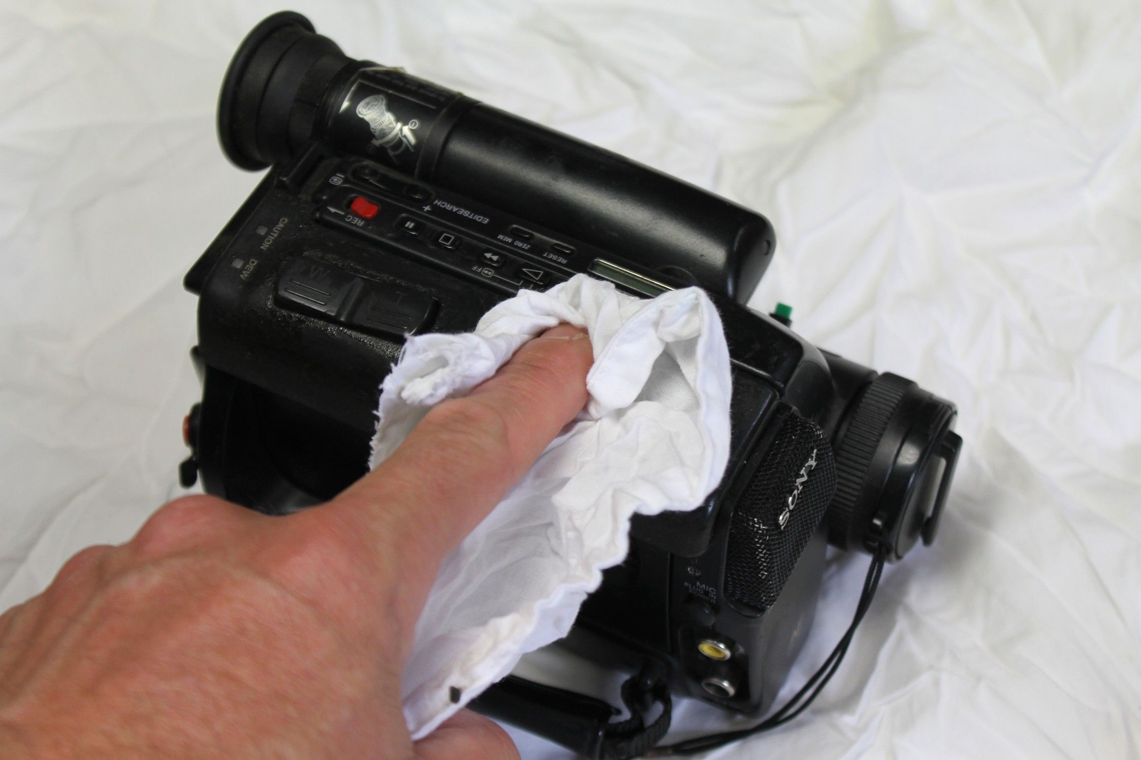 How to Clean Sticky Rubber 4 Steps (with Pictures) Instructables