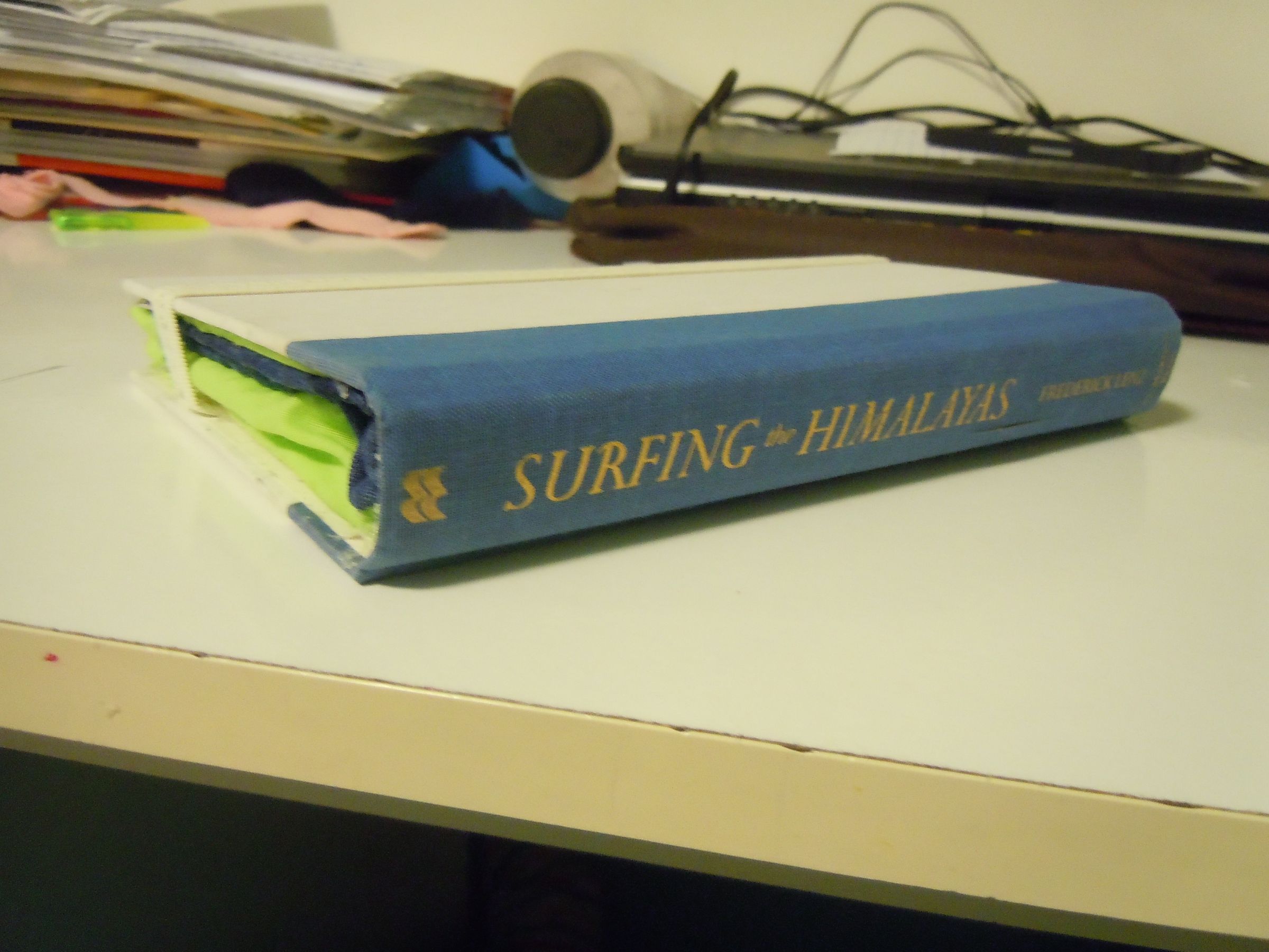 Old book upcycle: disguised purse