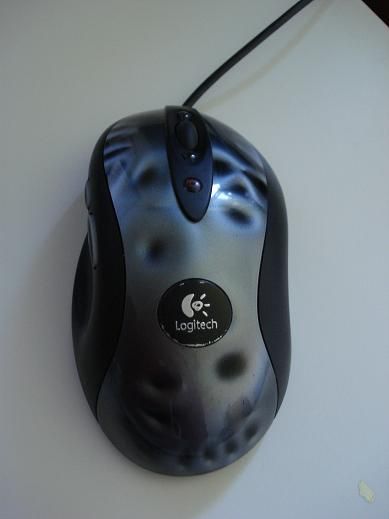 Clean a computer mouse