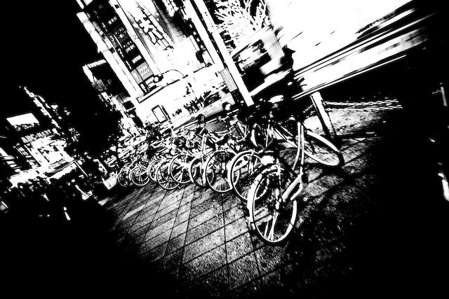 Surreal (just) Black and White Effect With Lightroom 2.0