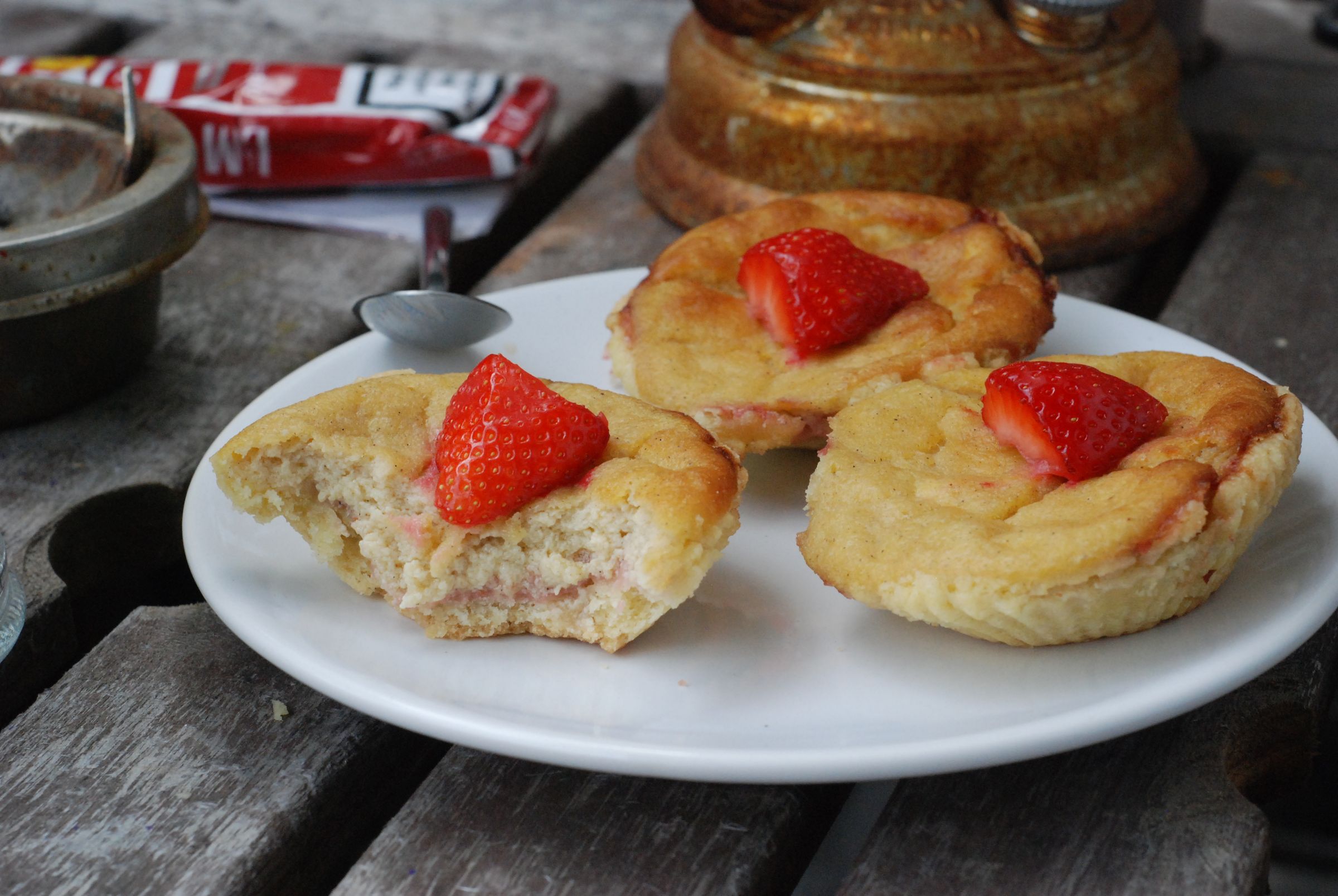 VEGAN STRAWBERRY CHEESCAKE CUPCAKES