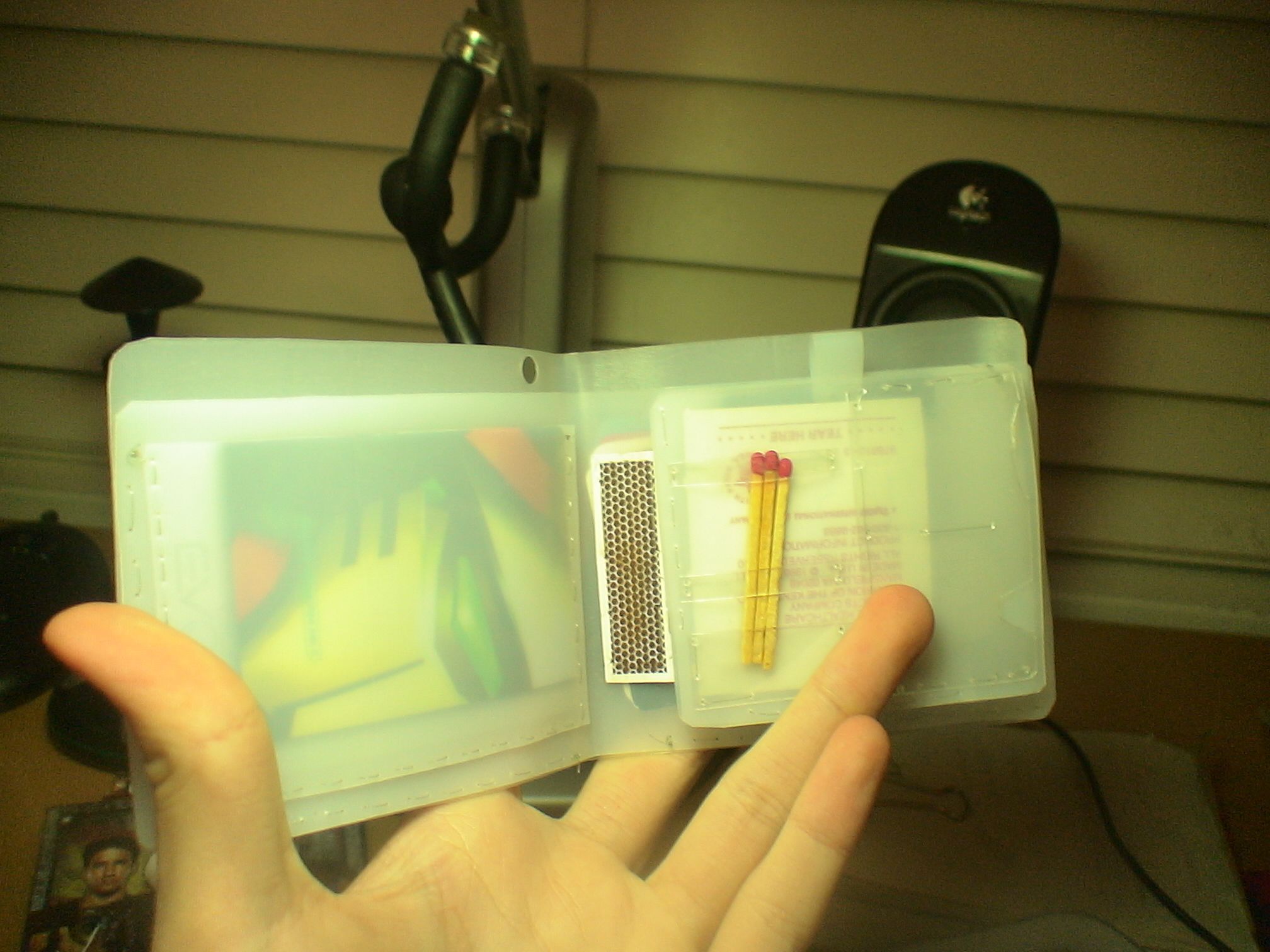 Recycled Plastic Wallet [Its FREE] 4 Steps Instructables